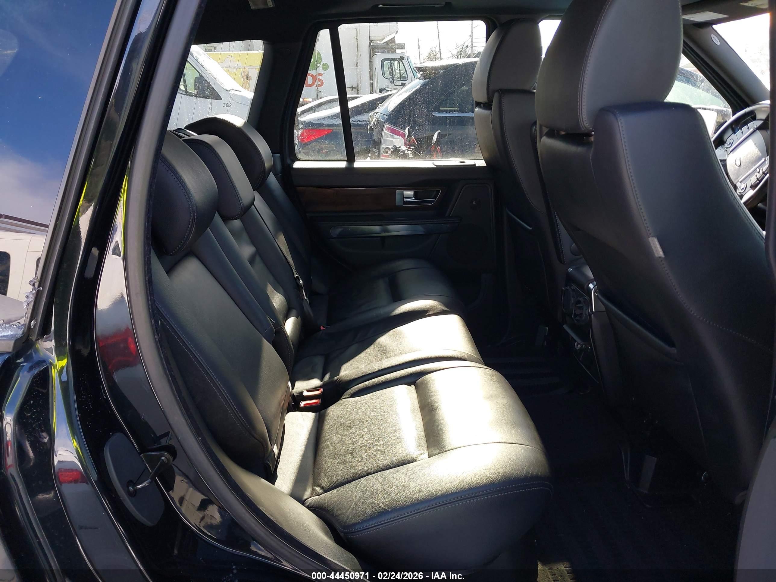 LAND ROVER image 8