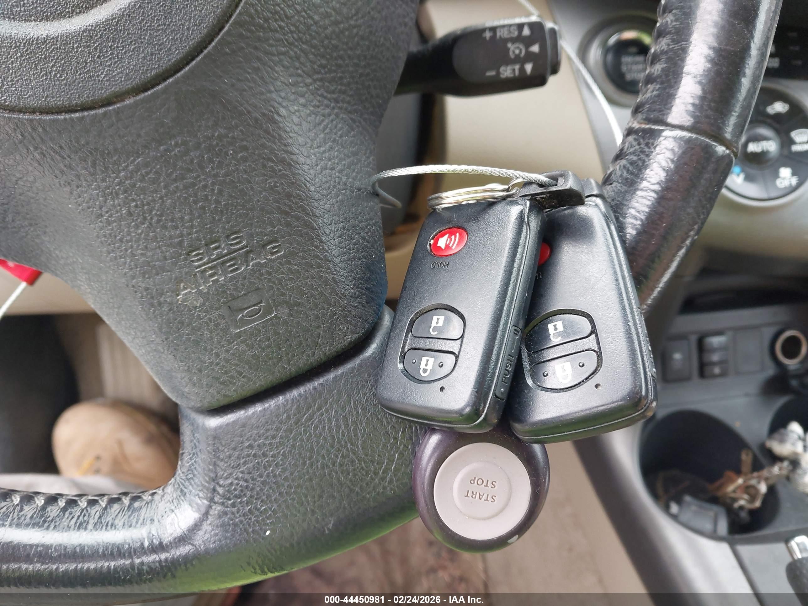 TOYOTA RAV4 image 11