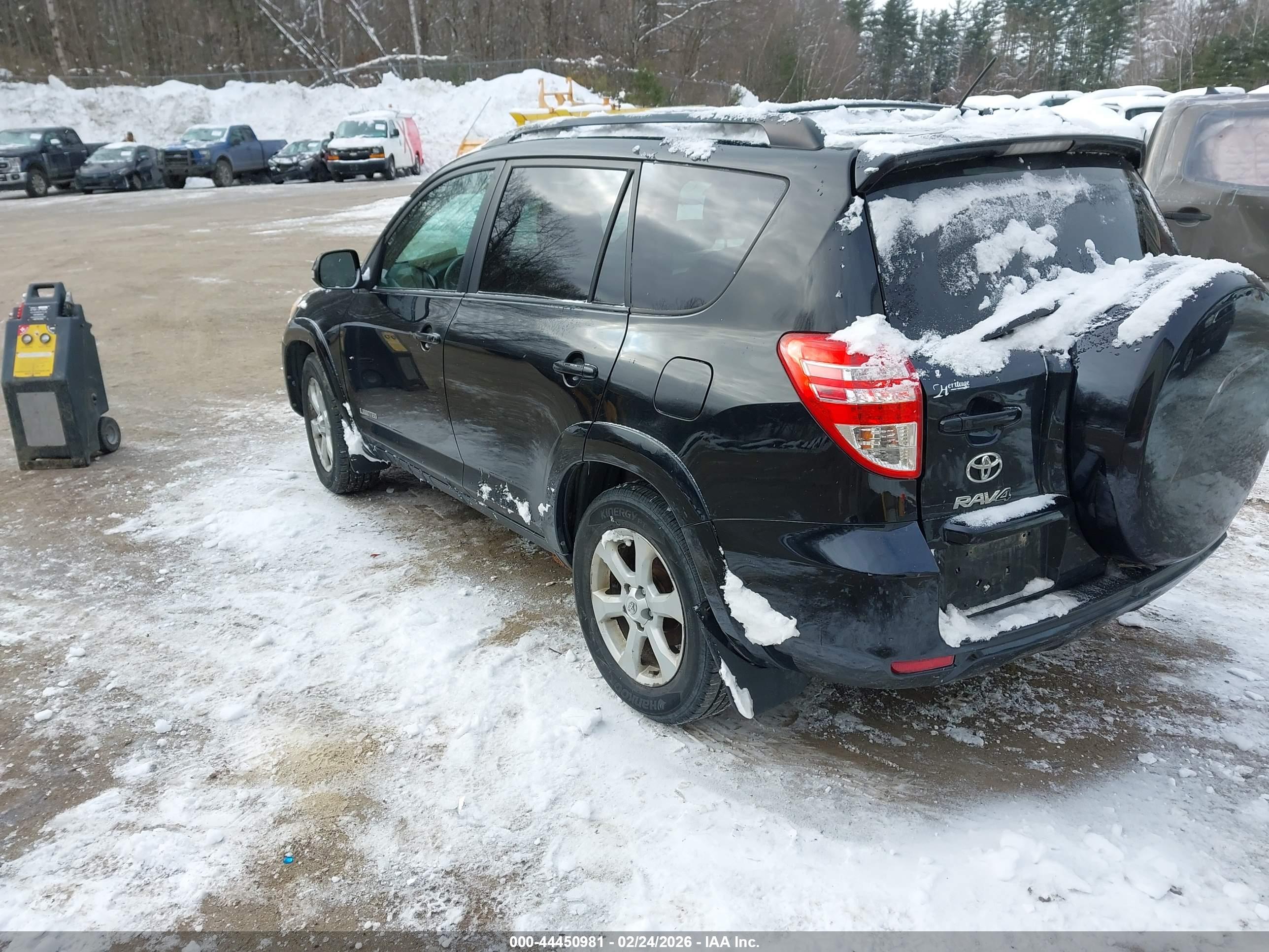 TOYOTA RAV4 image 3