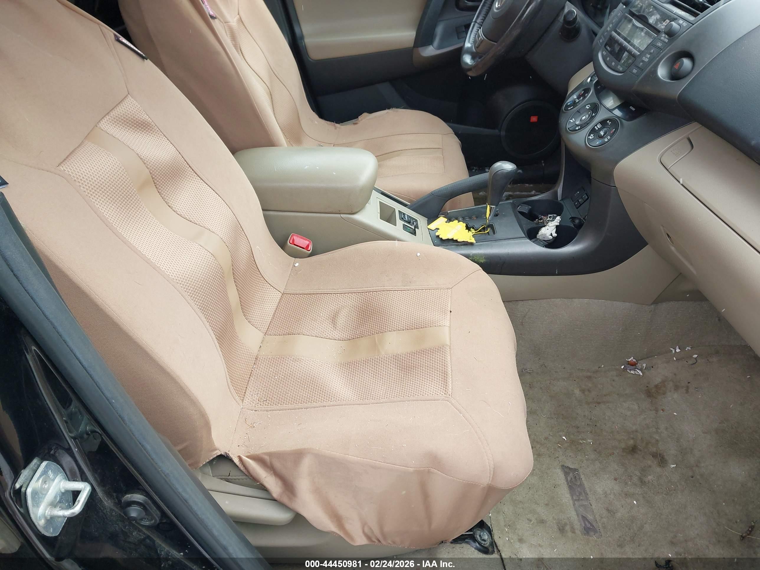 TOYOTA RAV4 image 5