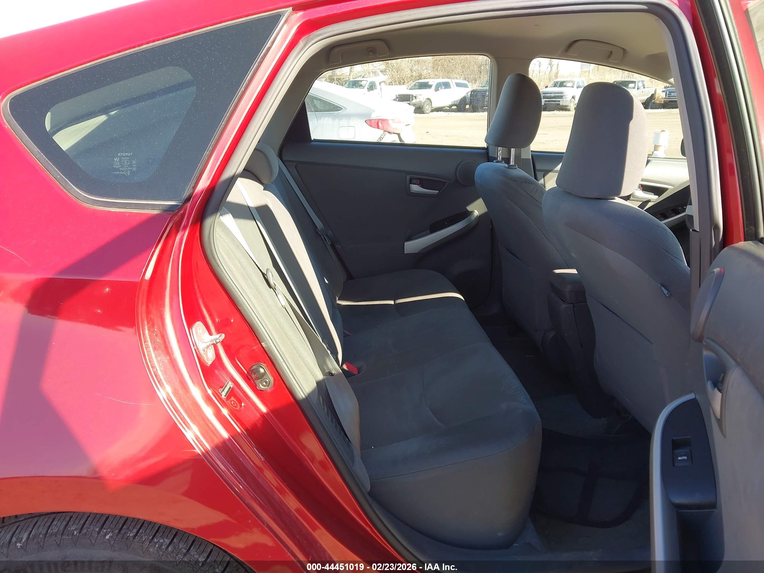 TOYOTA PRIUS image 8