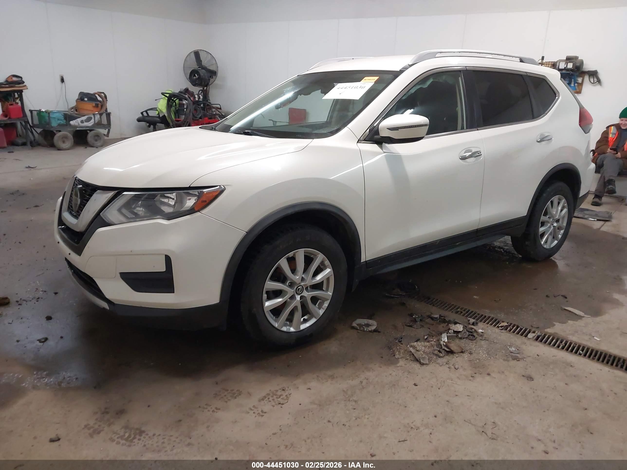NISSAN ROGUE image 2