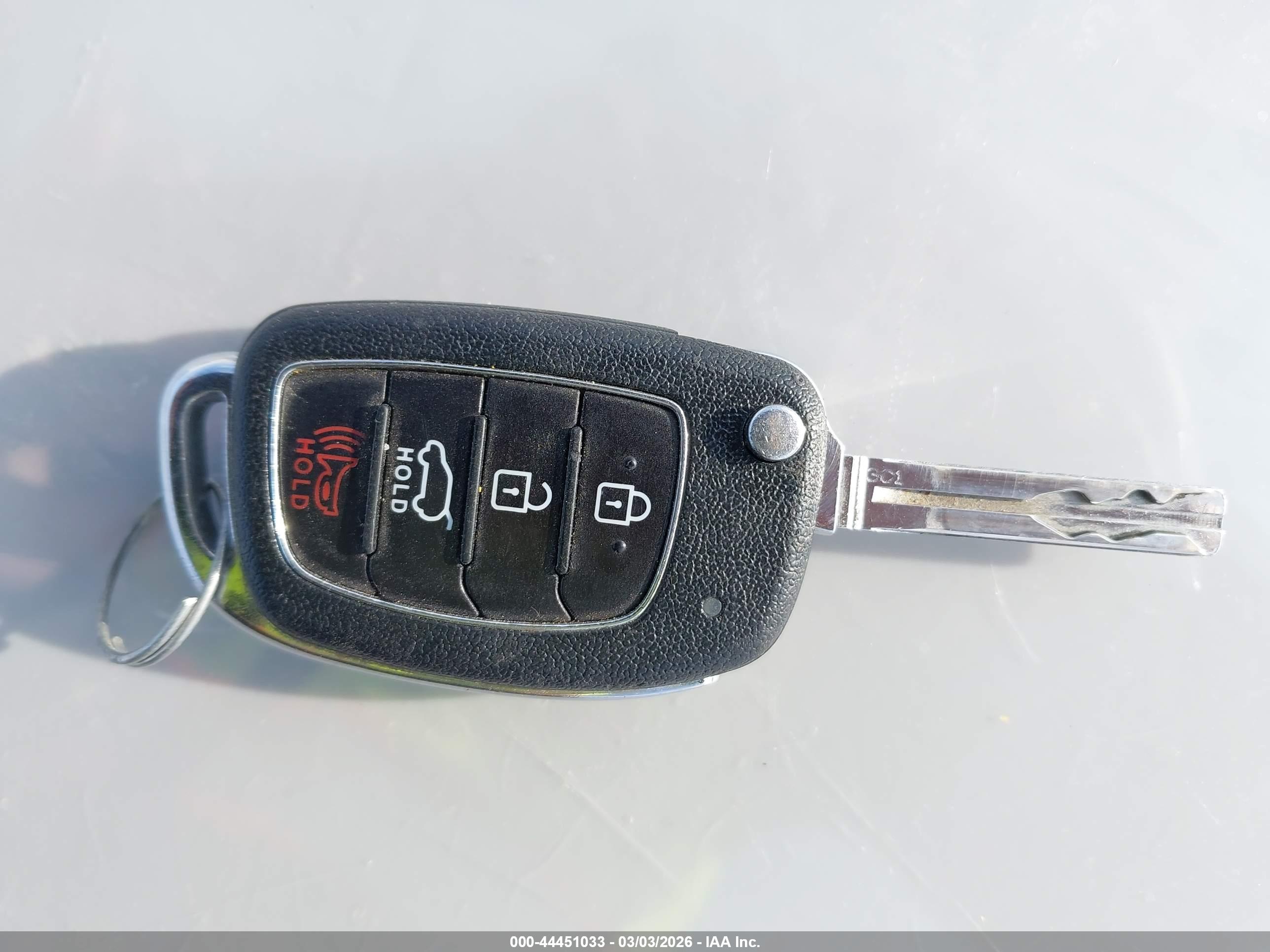 HYUNDAI TUCSON image 11