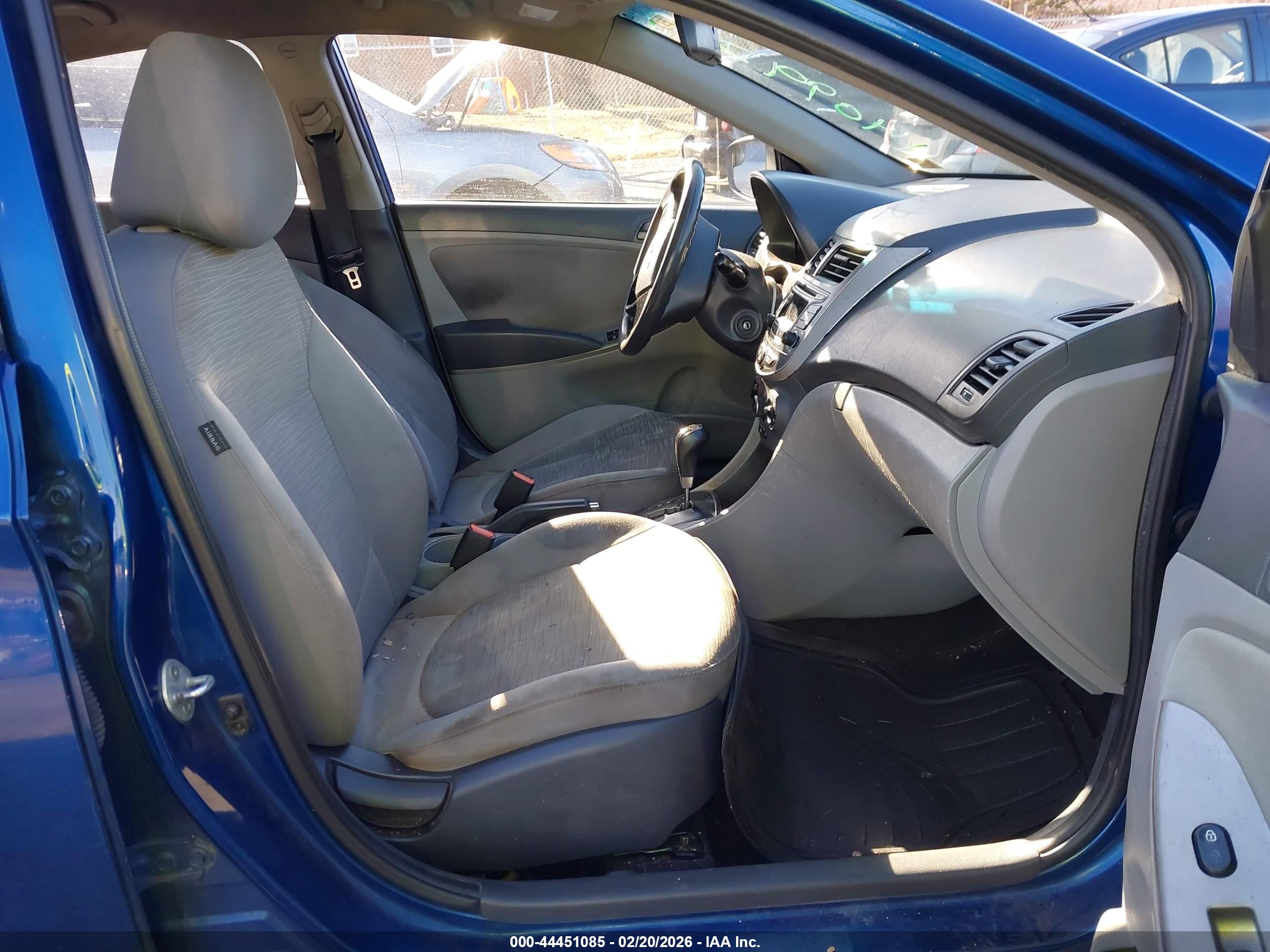 HYUNDAI ACCENT image 5