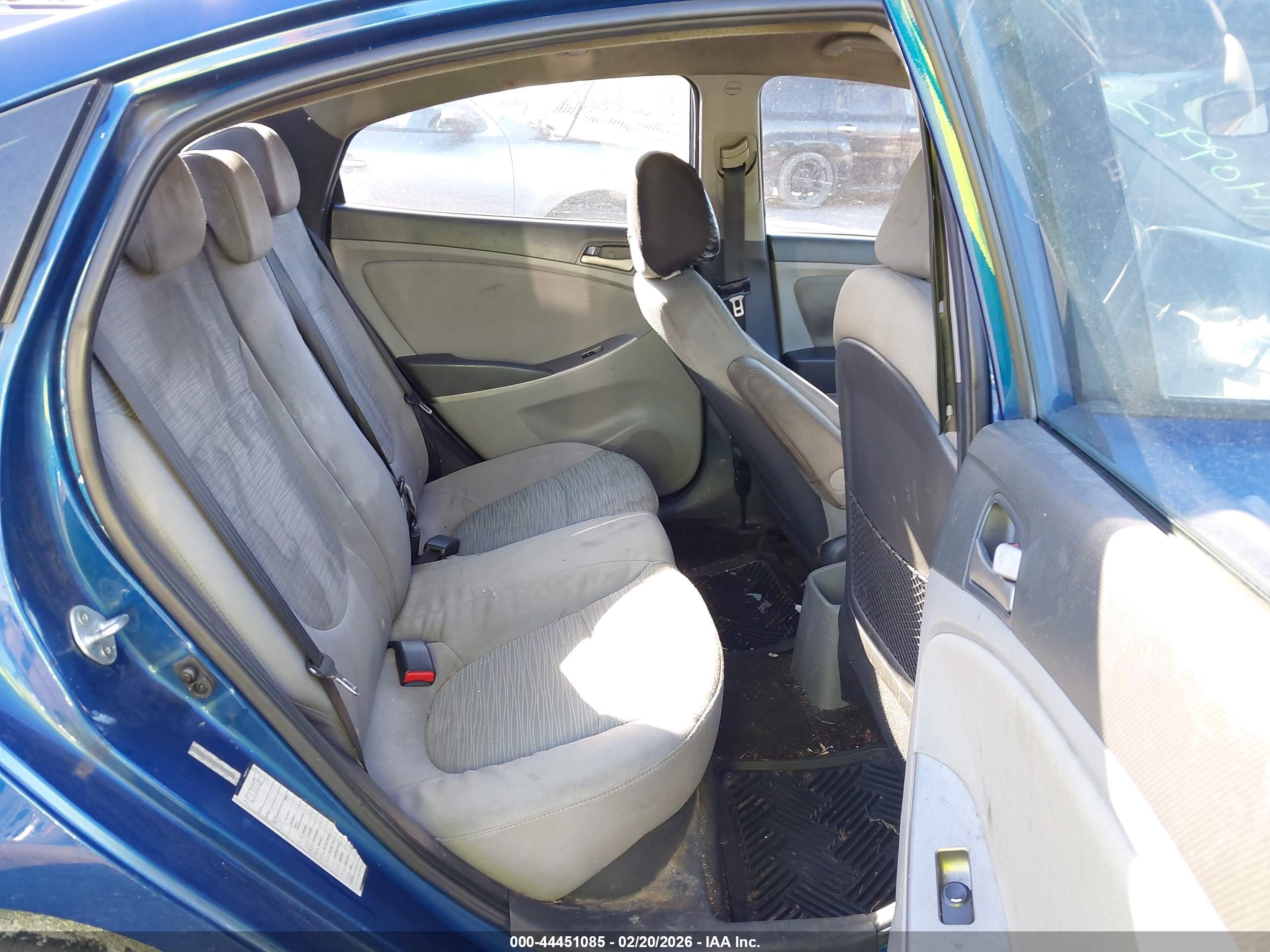 HYUNDAI ACCENT image 8