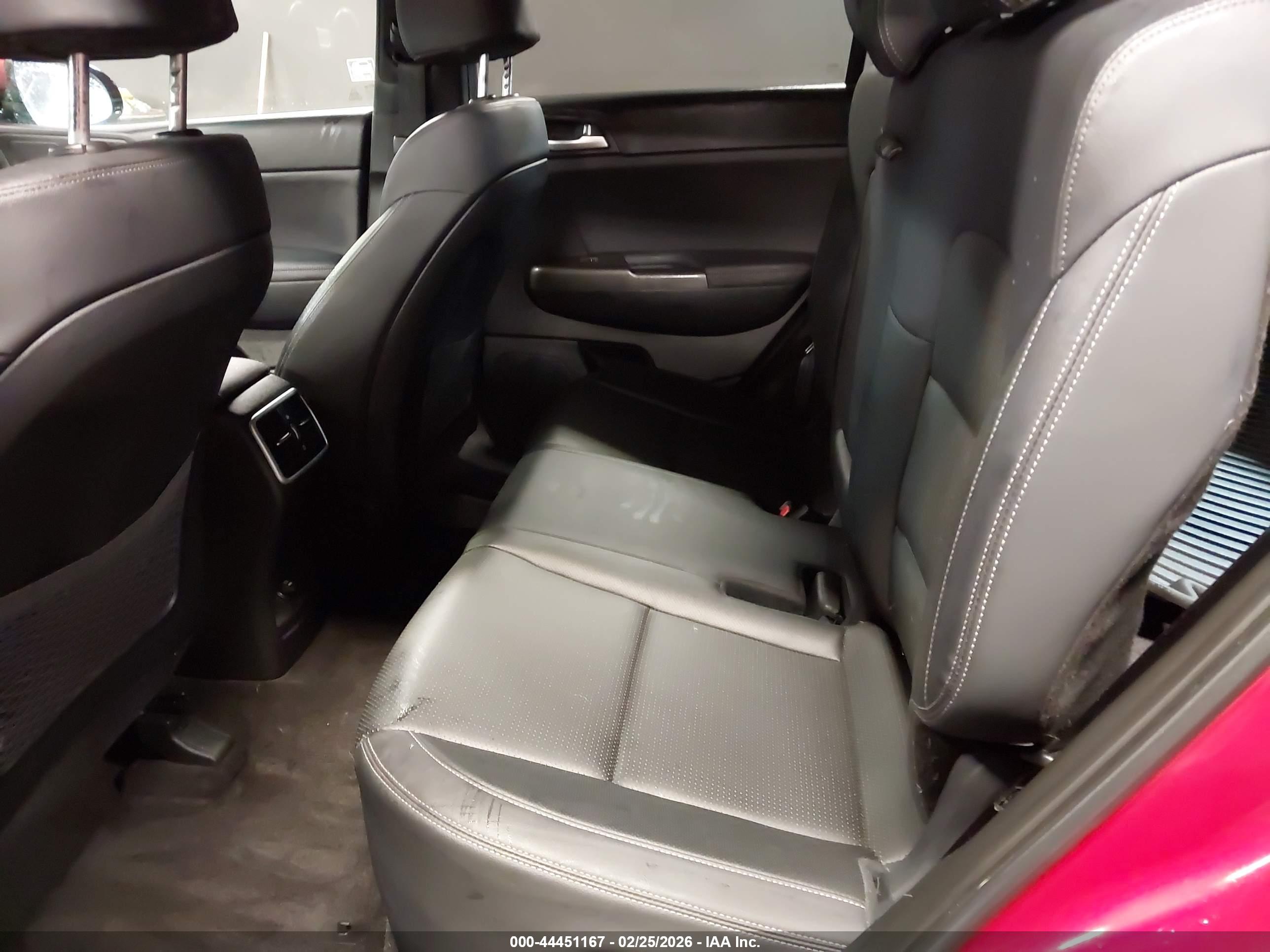 KIA SPORTAGE image 8