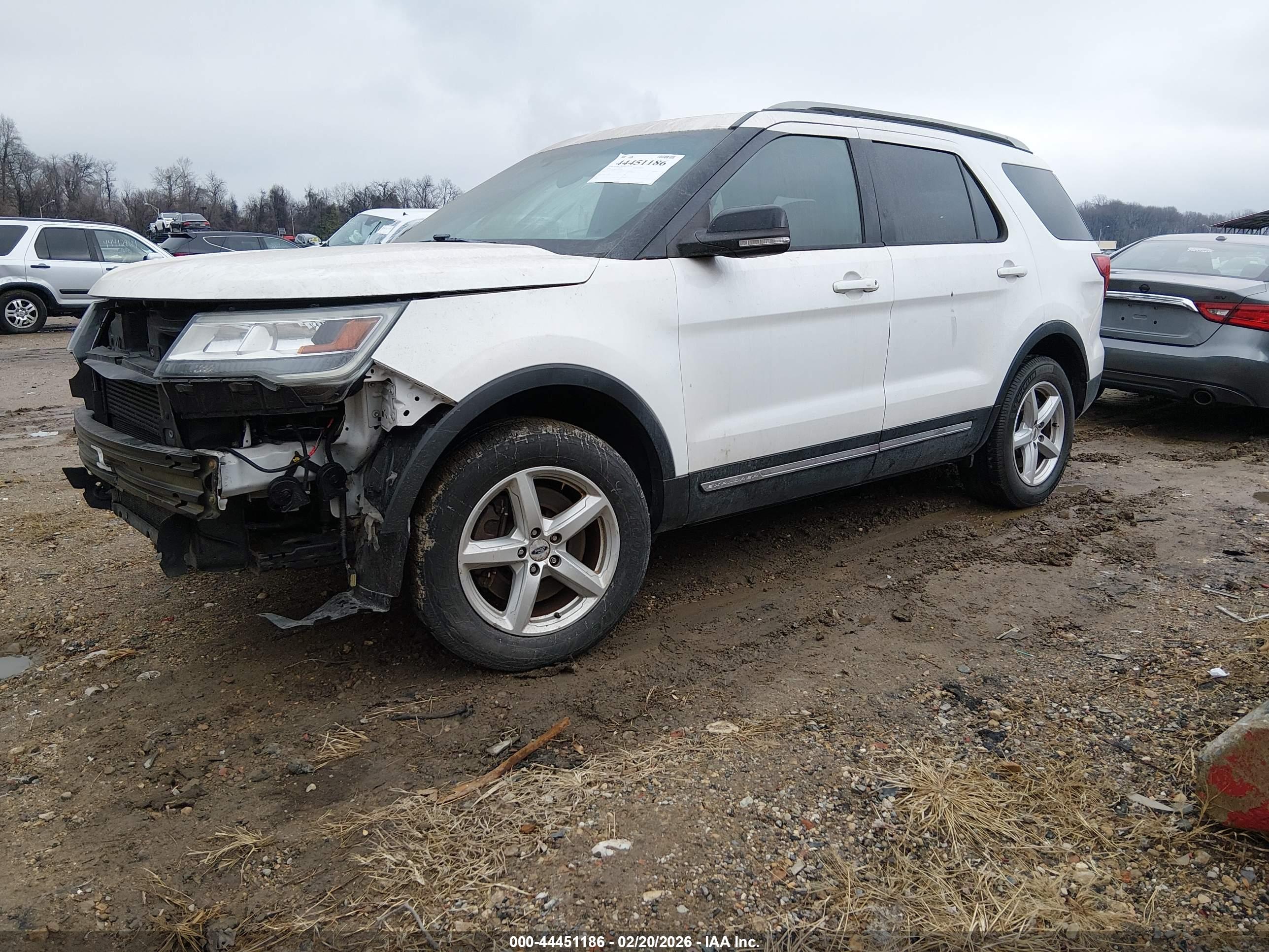 FORD EXPLORER image 2