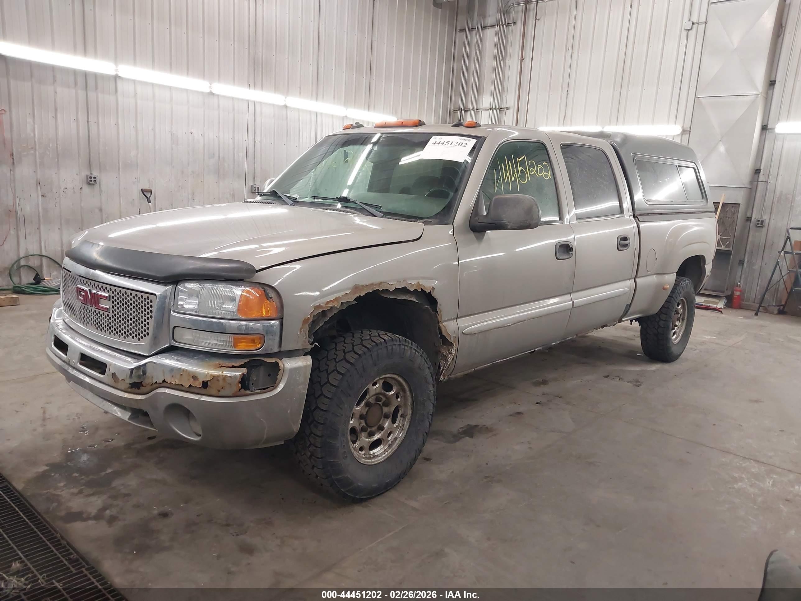 GMC SIERRA image 2