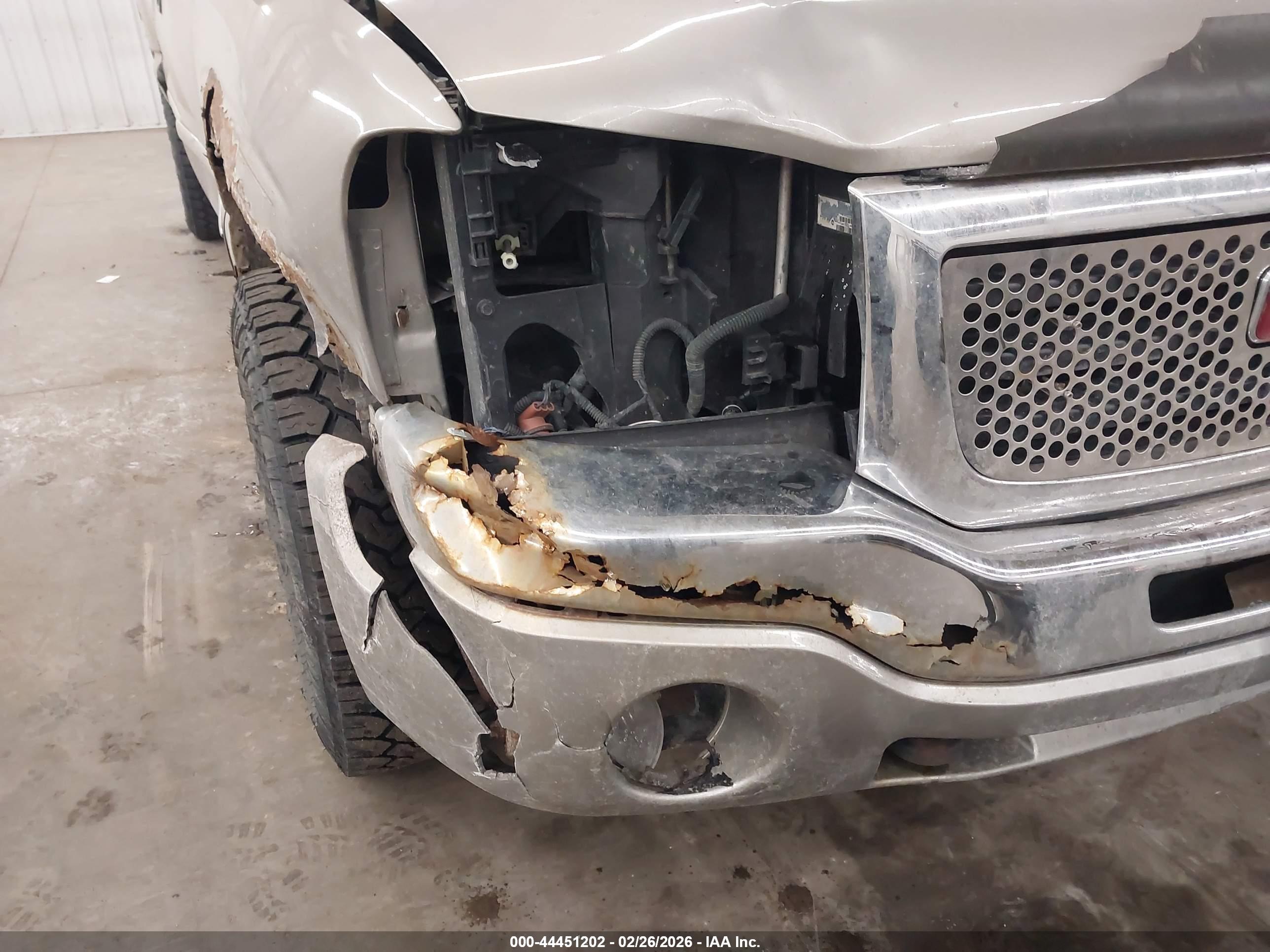 GMC SIERRA image 6