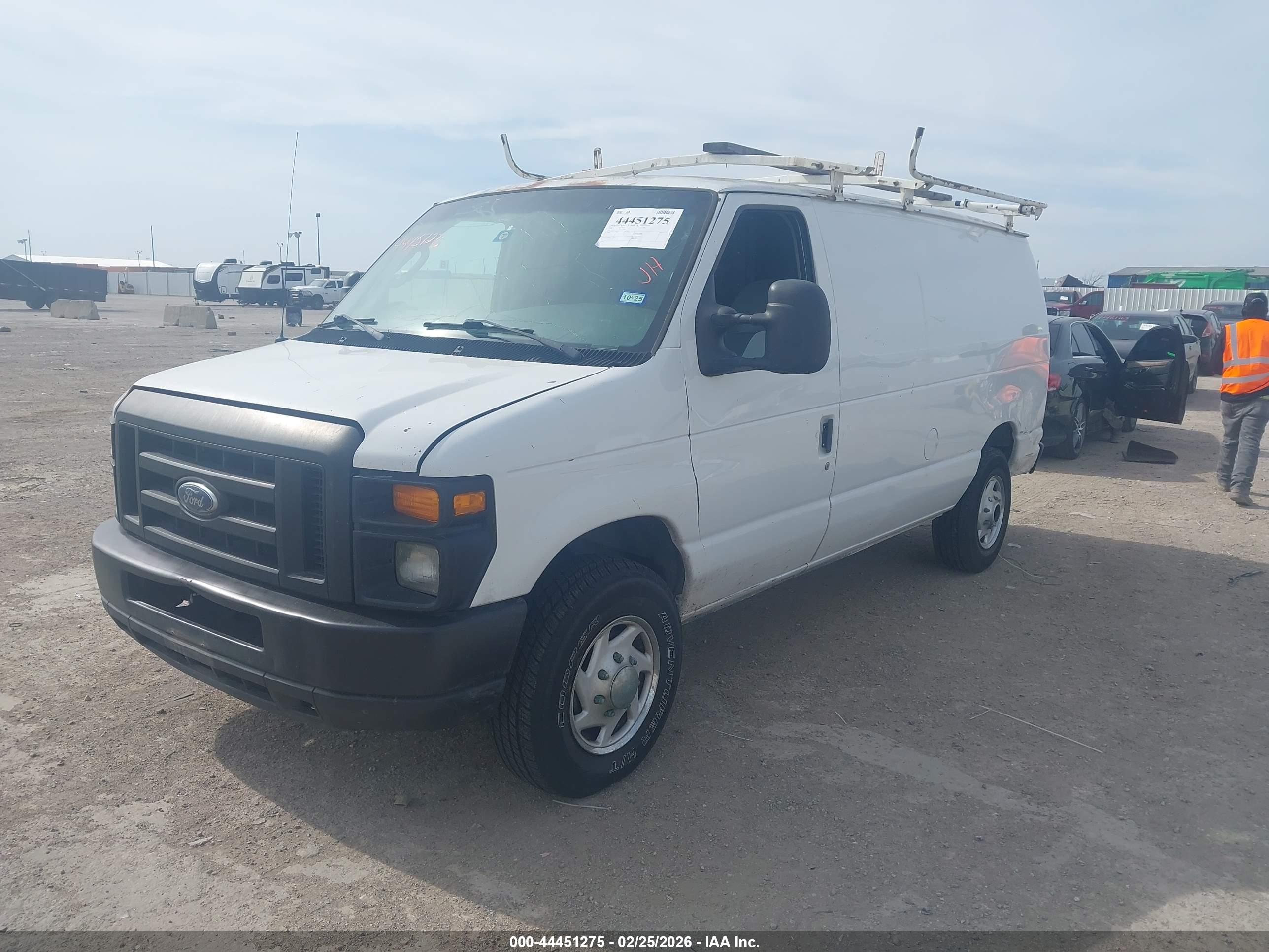 FORD E-250 image 2