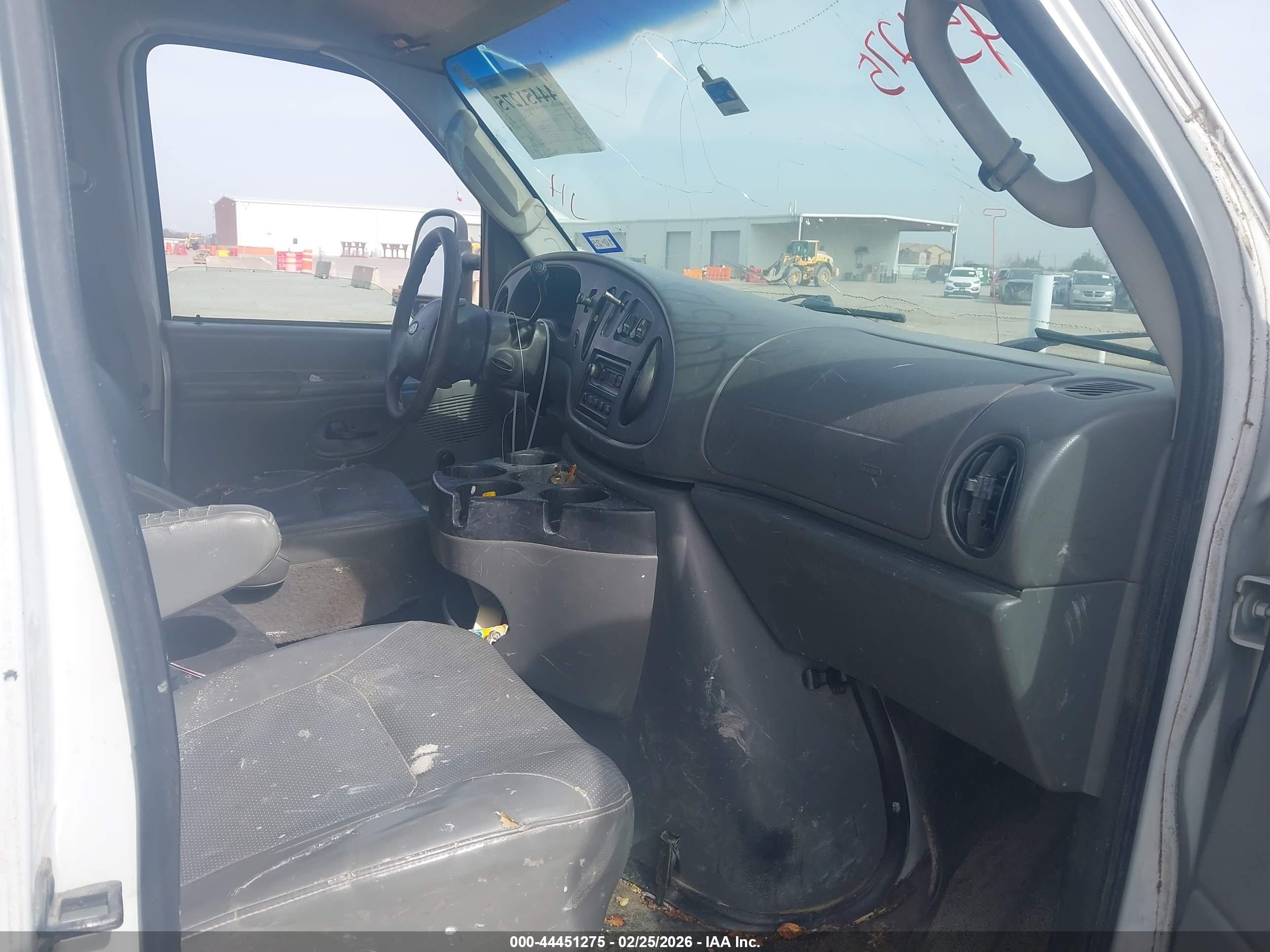 FORD E-250 image 5