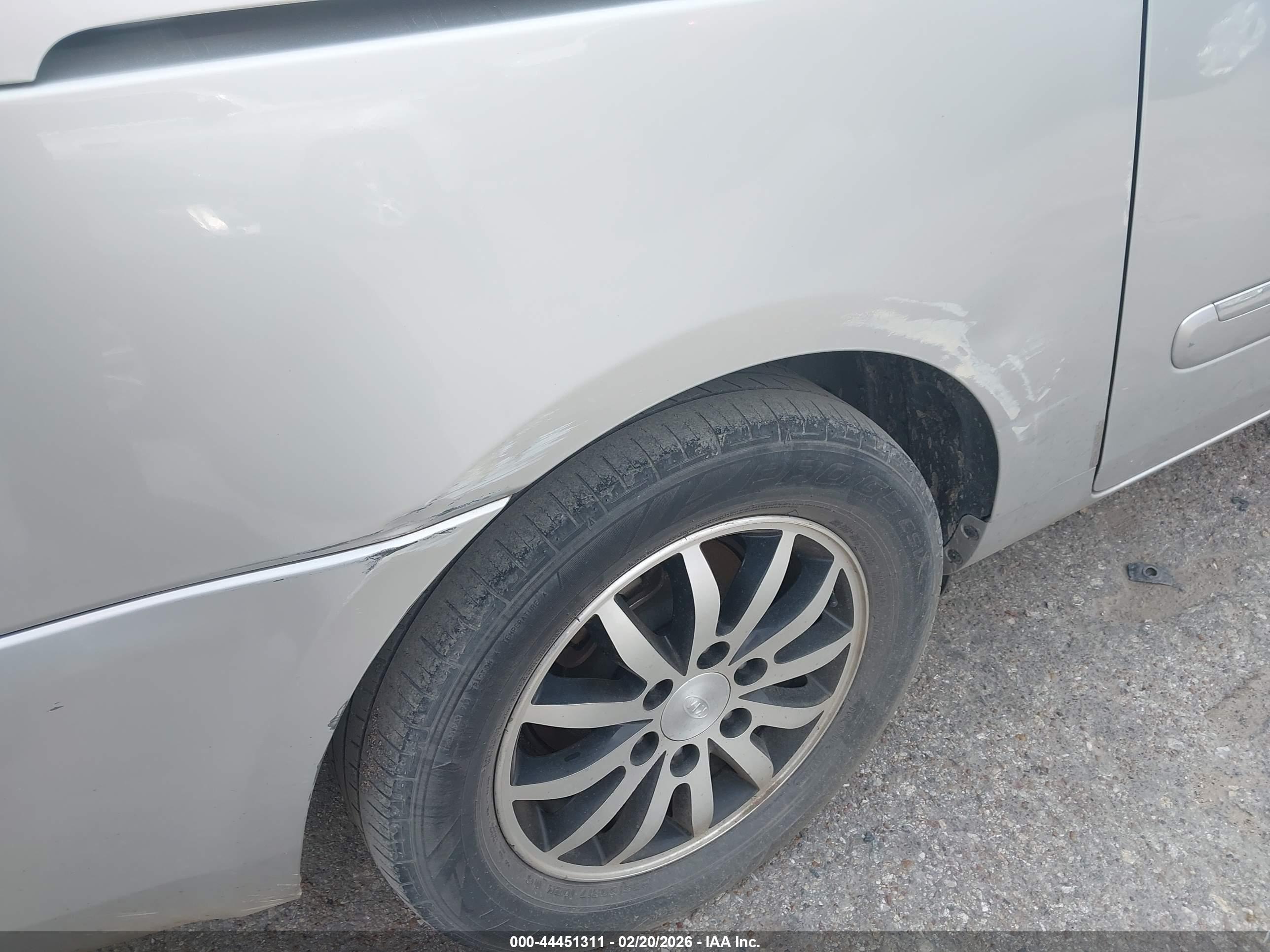 KIA SEDONA image 6