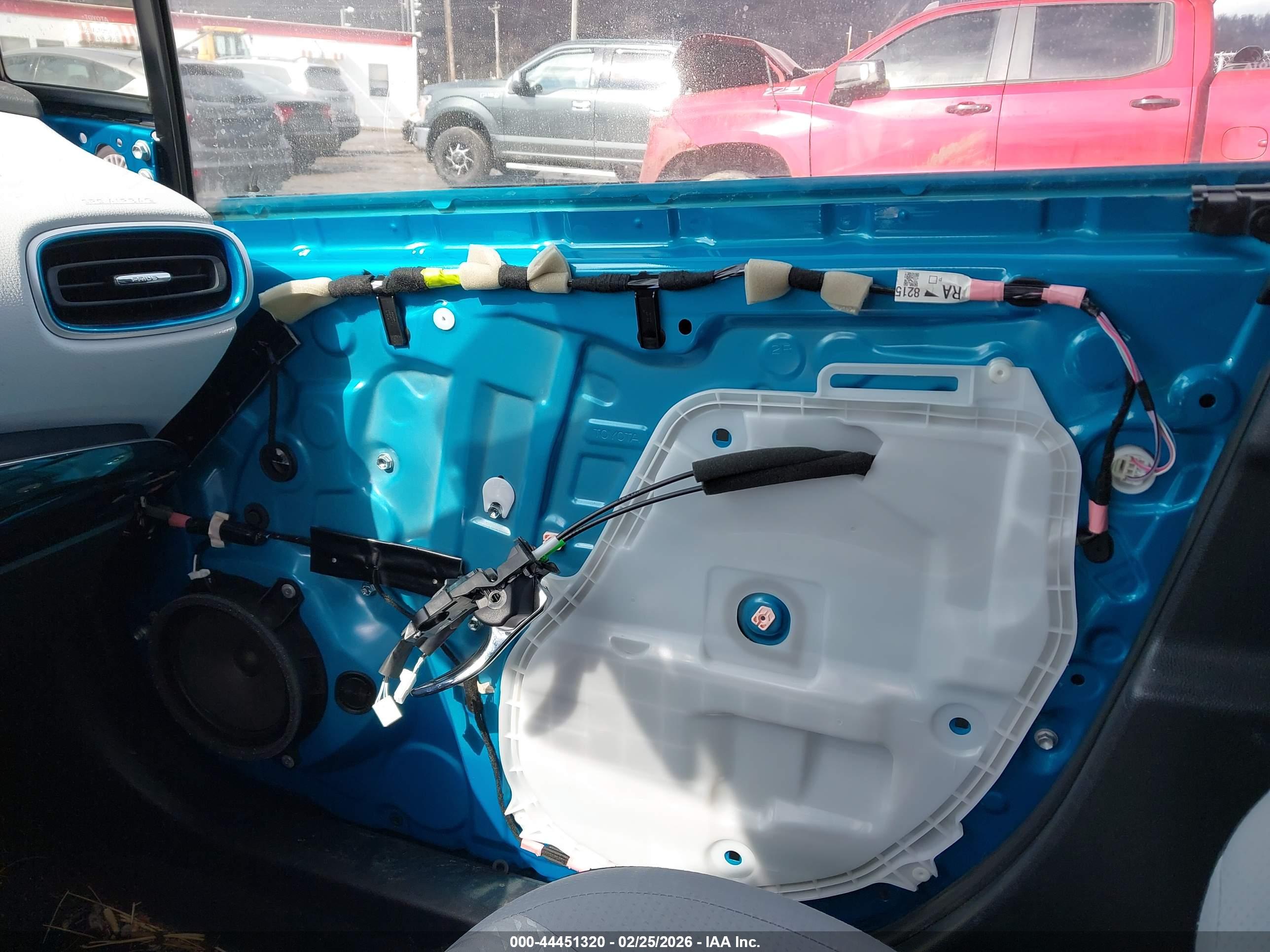 TOYOTA PRIUS image 6