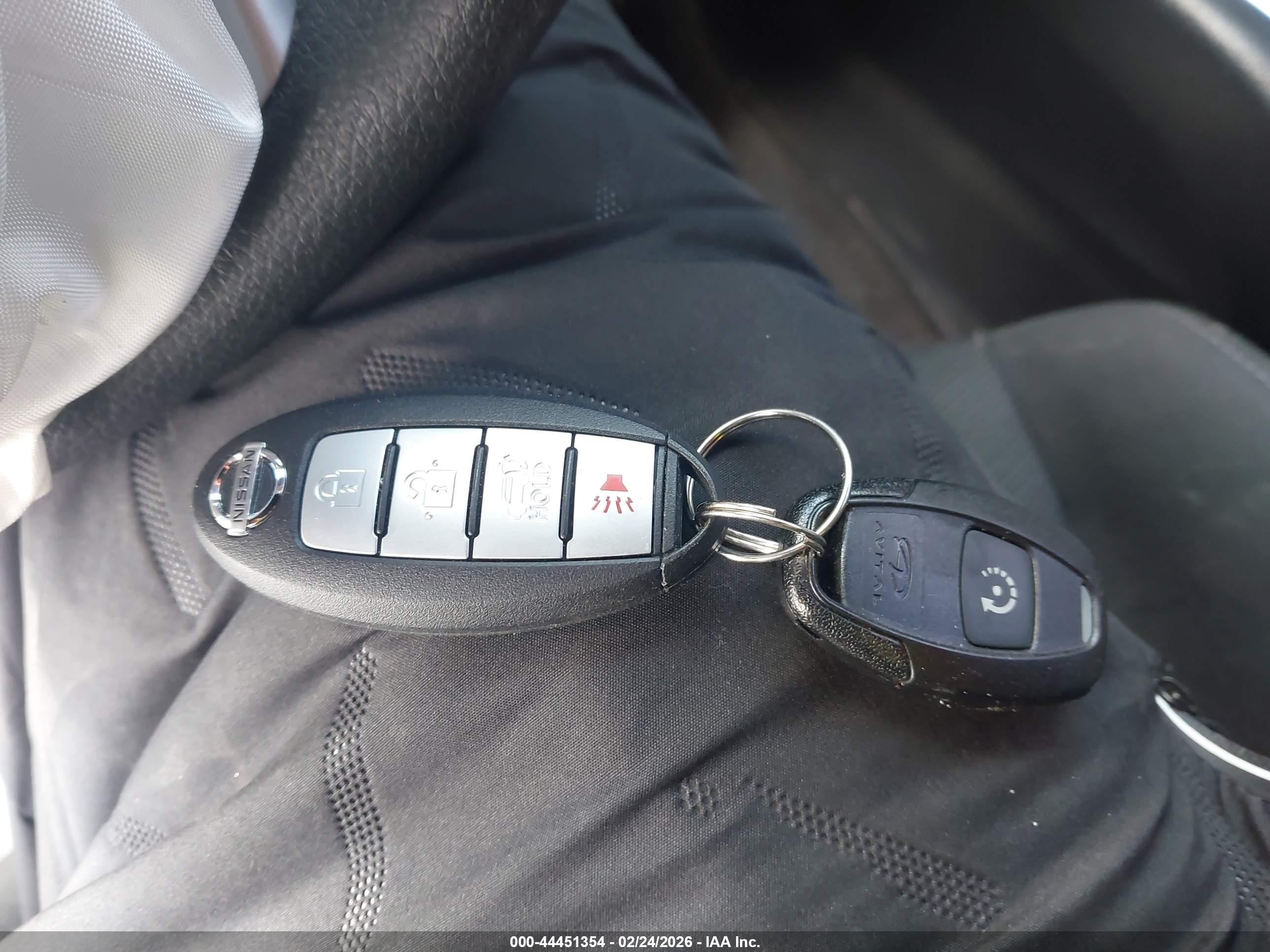 NISSAN ROGUE image 11