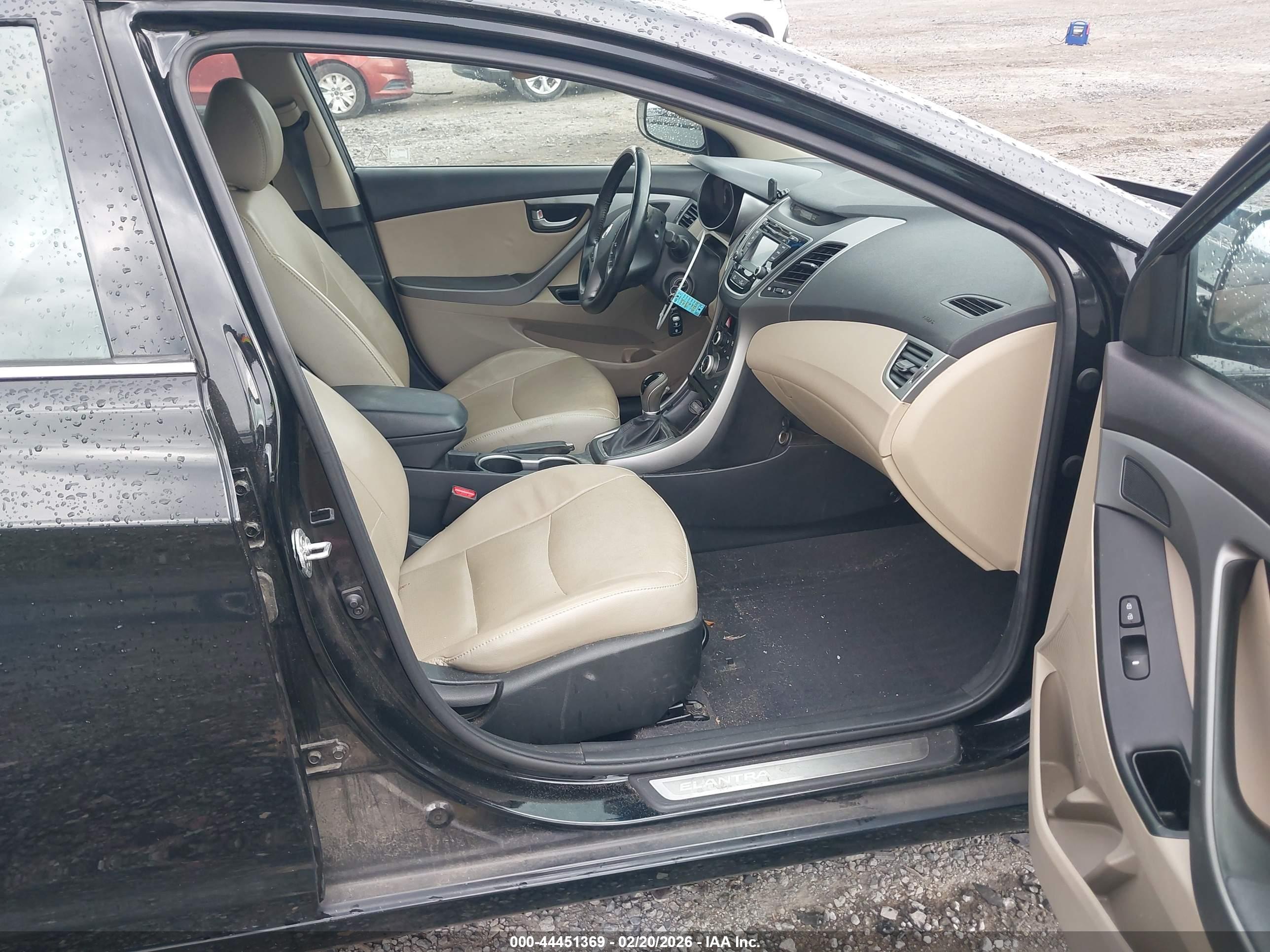 HYUNDAI ELANTRA image 5