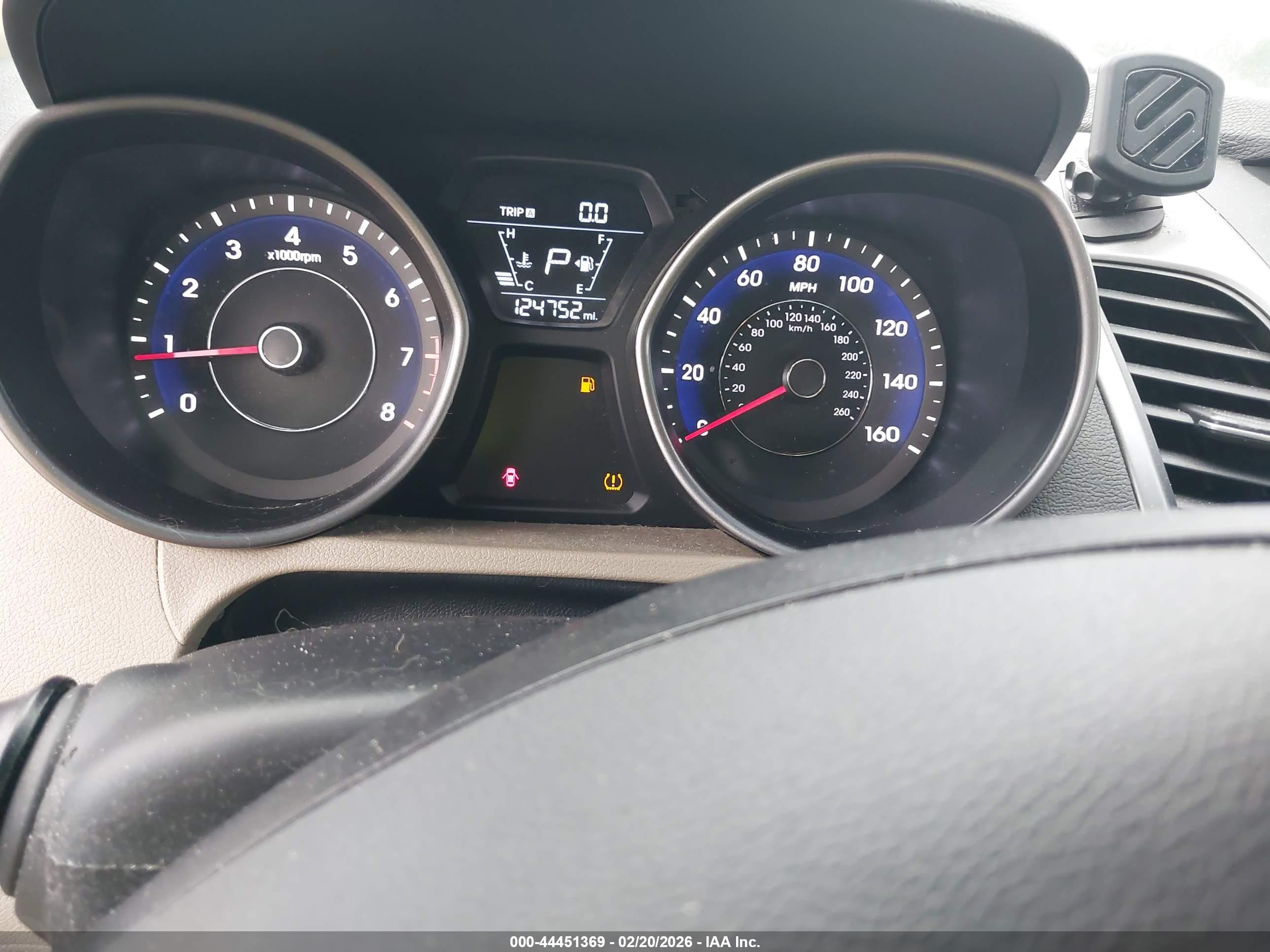 HYUNDAI ELANTRA image 7