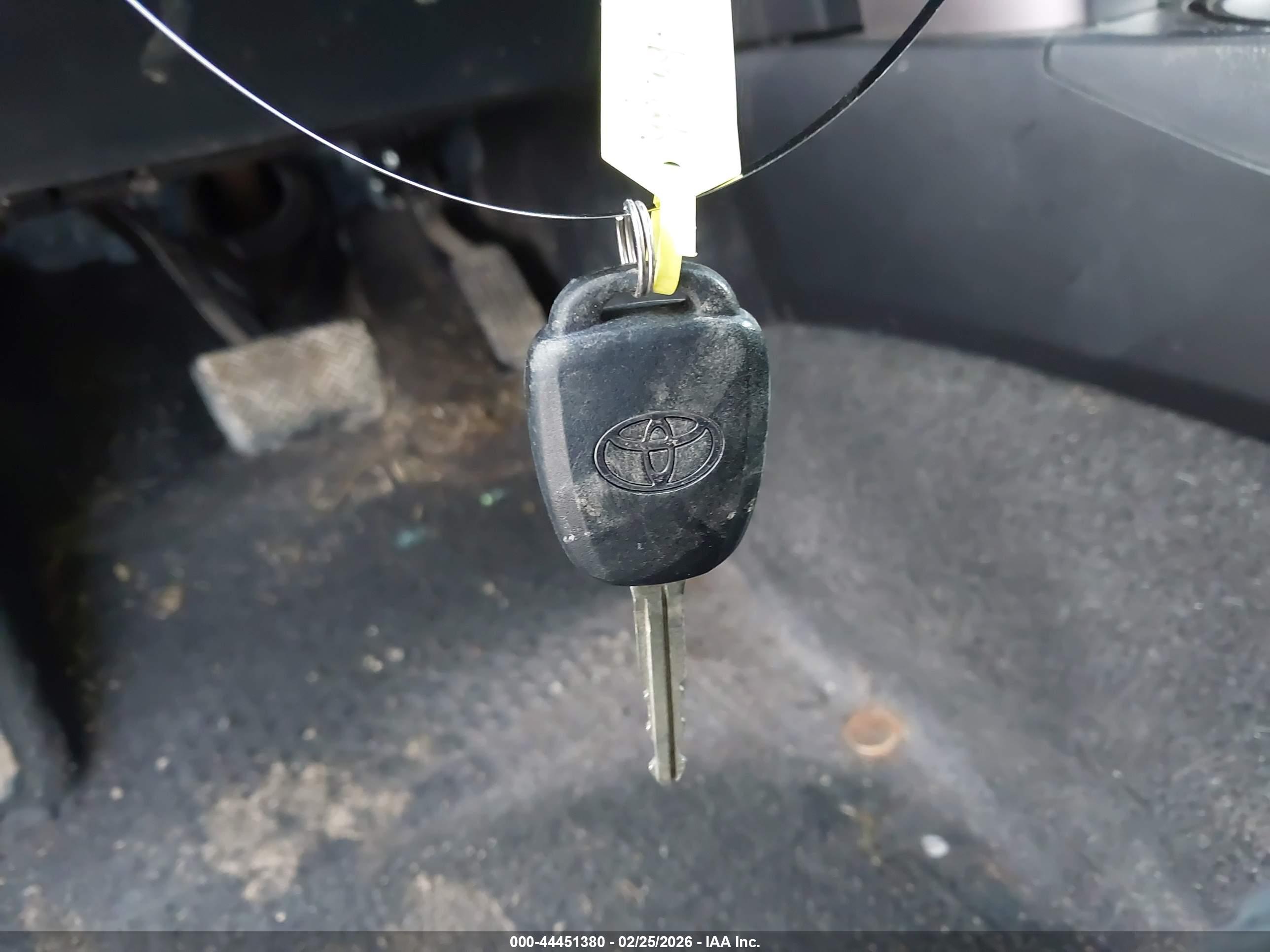 TOYOTA RAV4 image 11