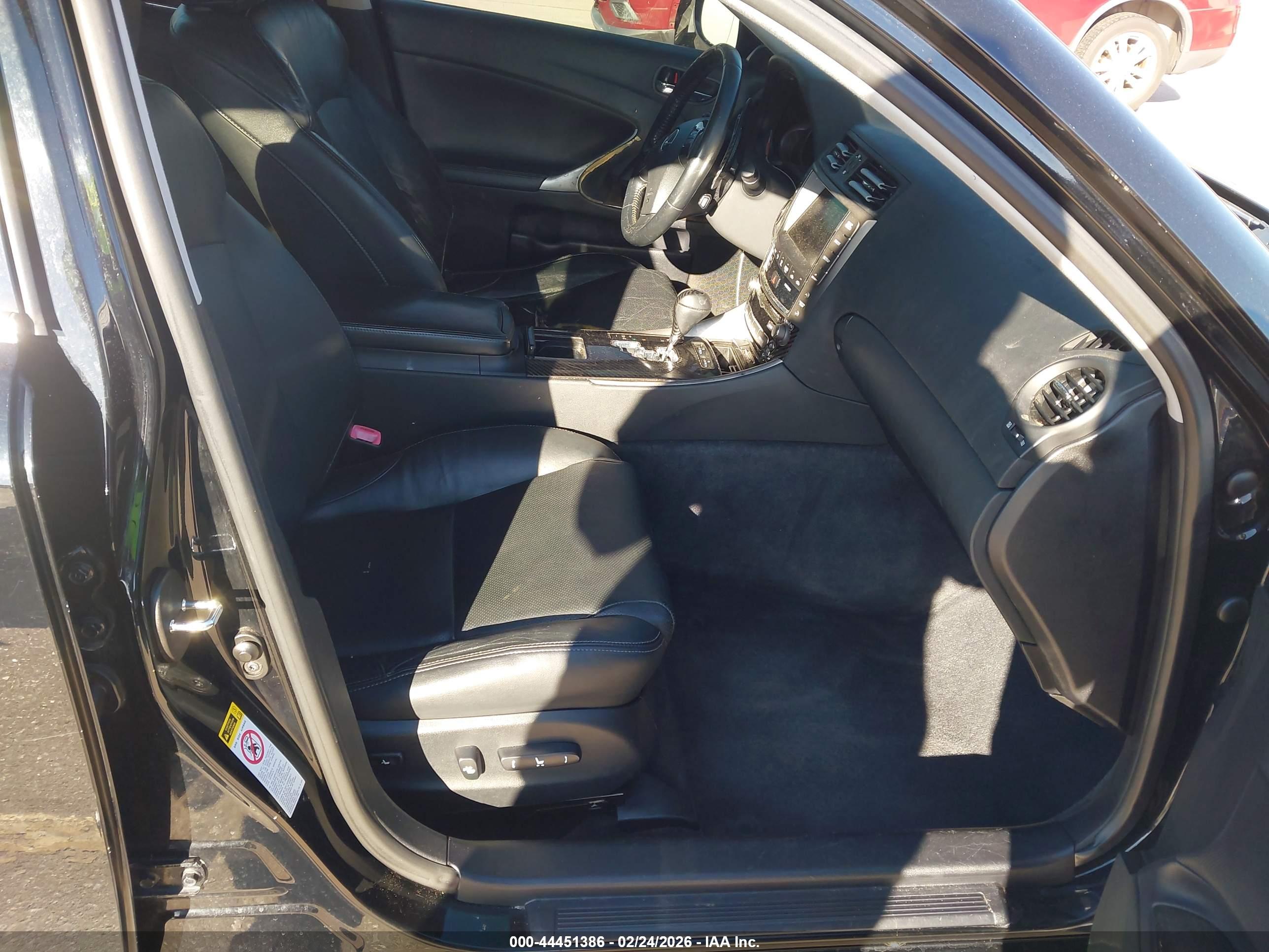 LEXUS IS image 5