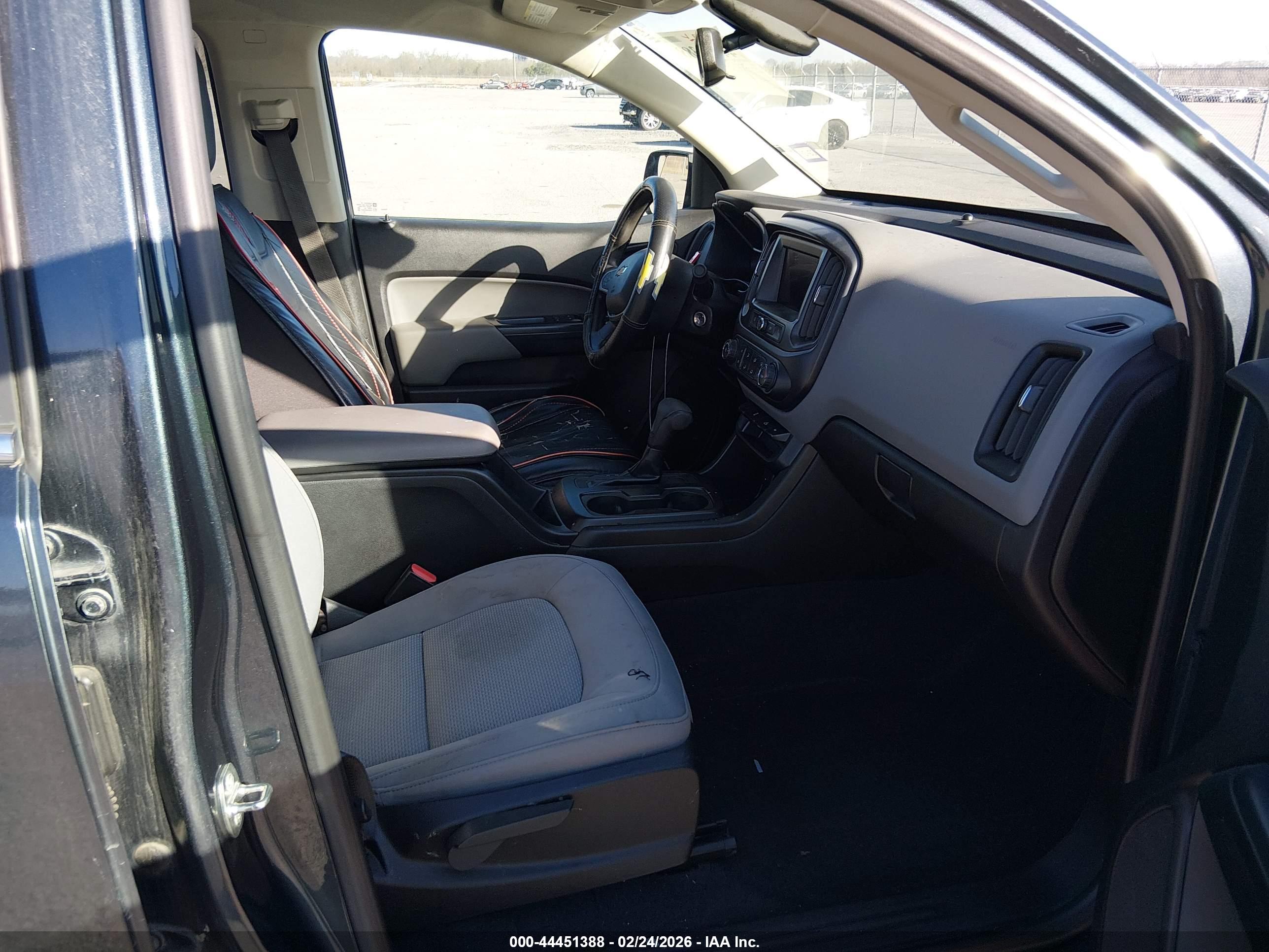 CHEVROLET COLORADO image 5