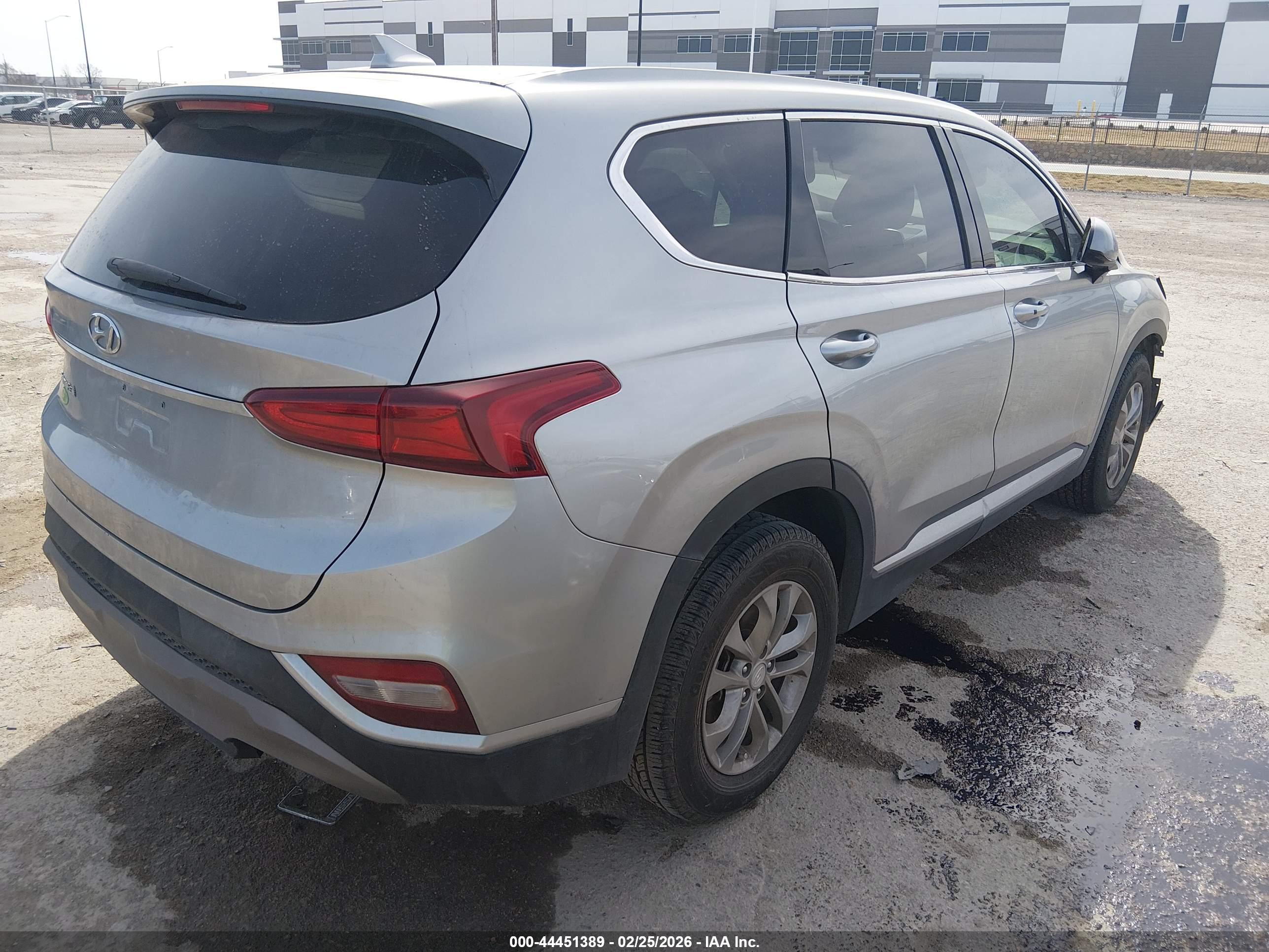 HYUNDAI SANTA image 4