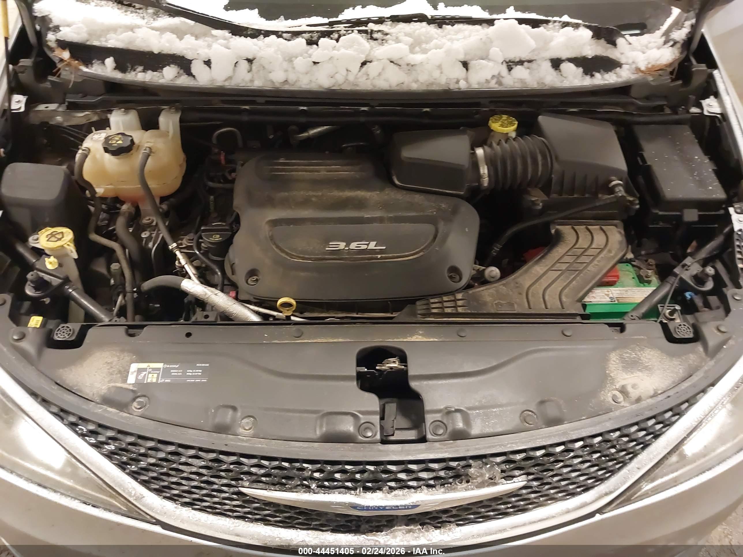 CHRYSLER PACIFICA image 10