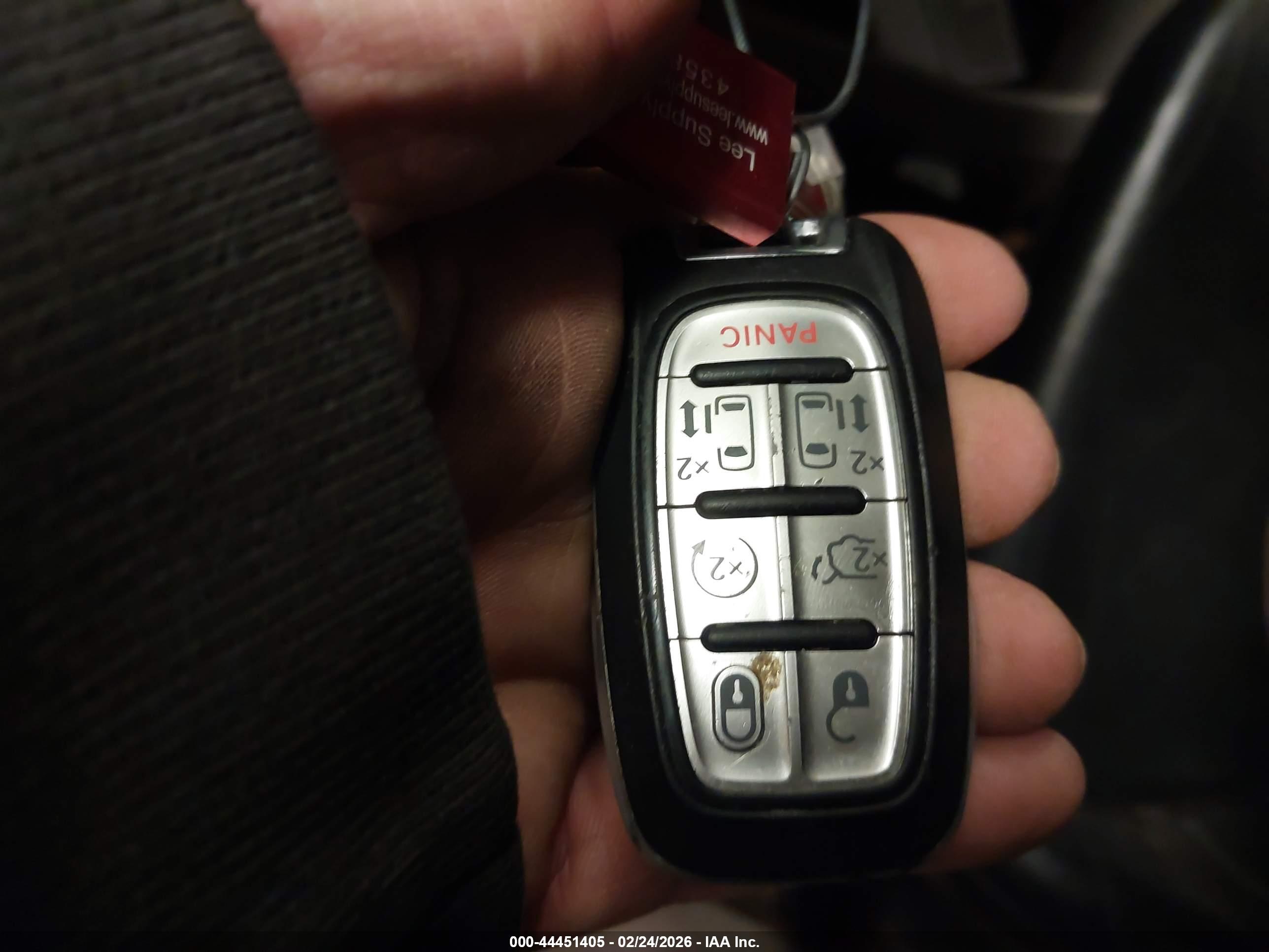 CHRYSLER PACIFICA image 11