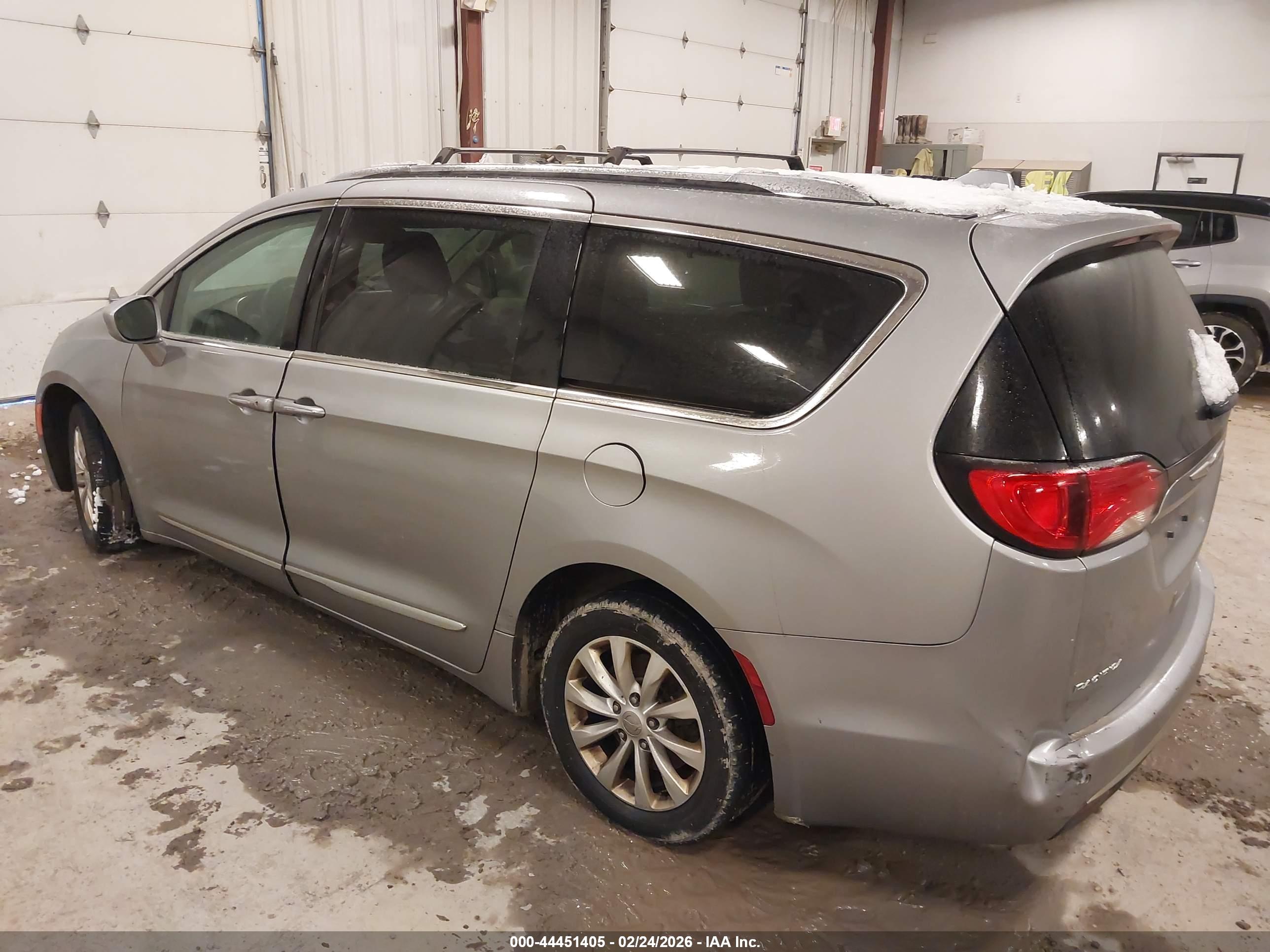 CHRYSLER PACIFICA image 3
