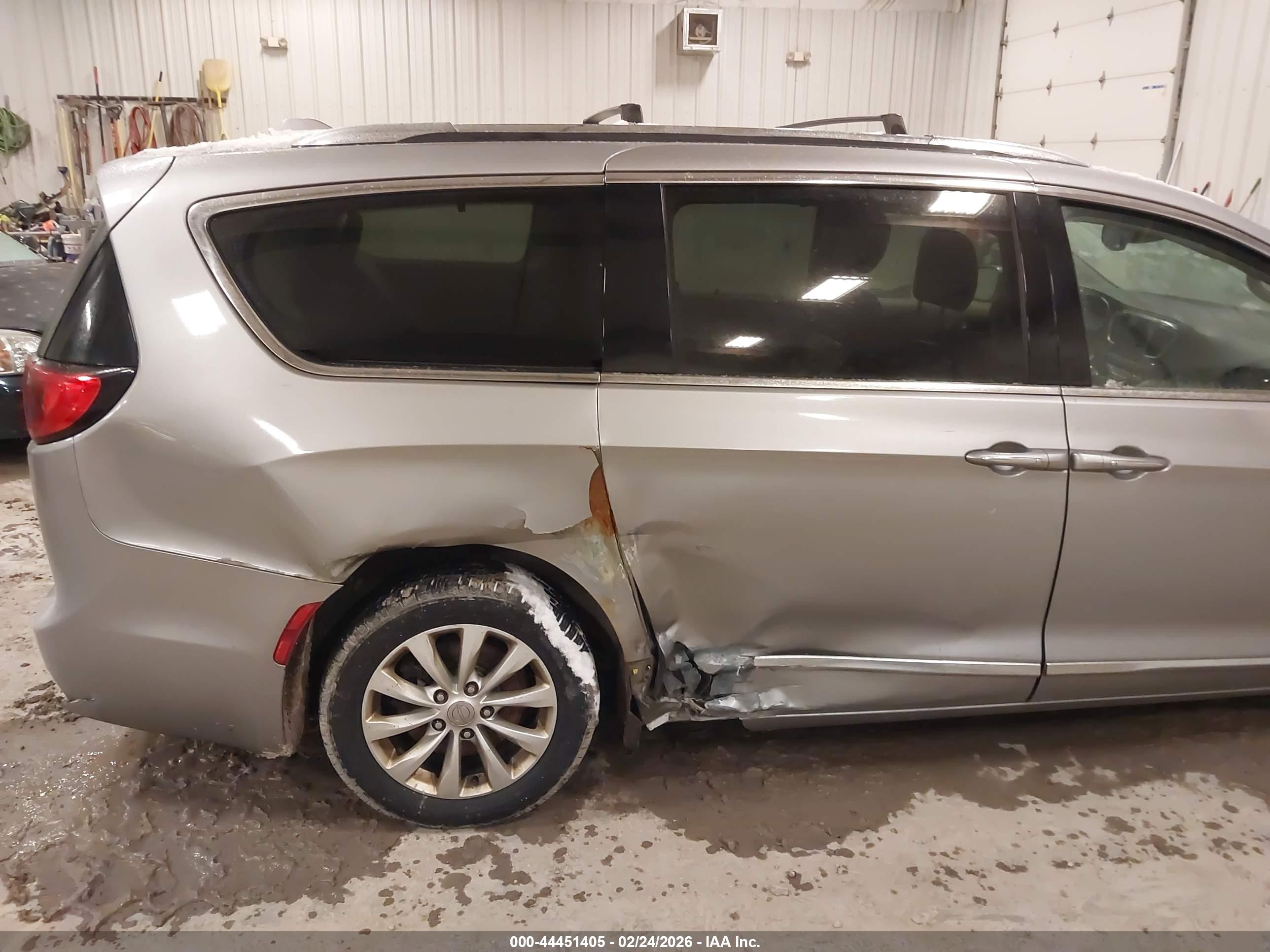 CHRYSLER PACIFICA image 6