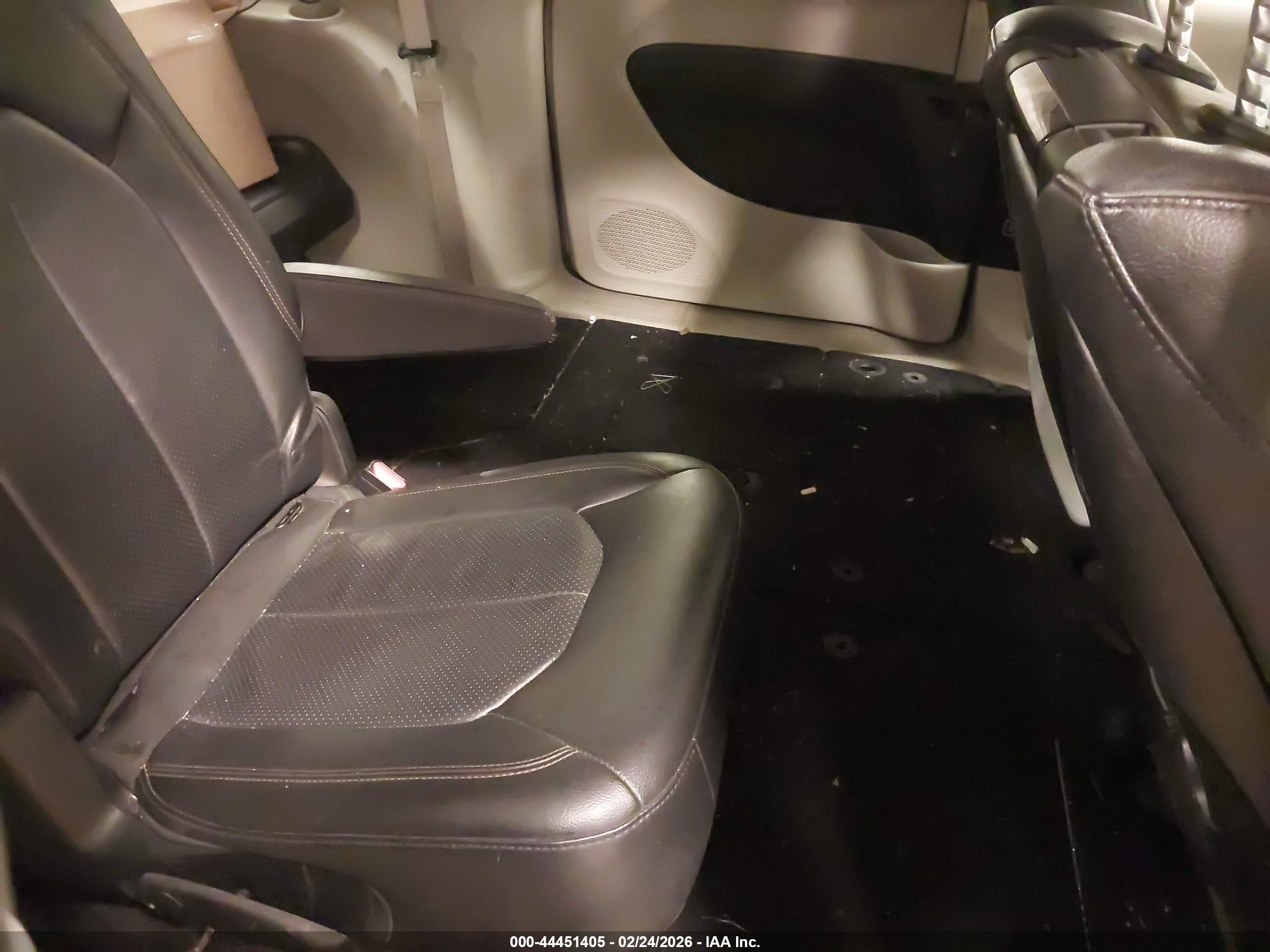 CHRYSLER PACIFICA image 8