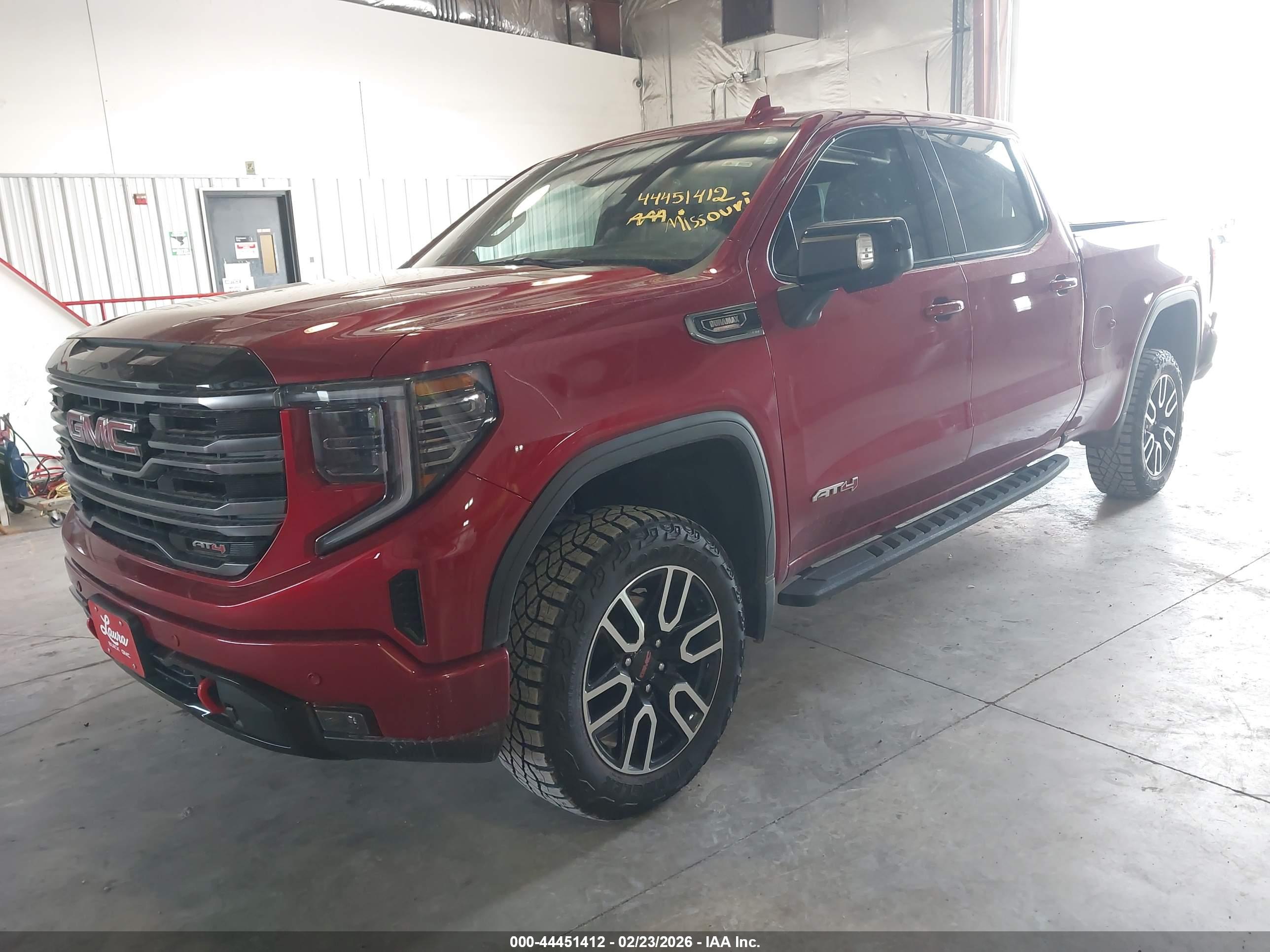 GMC SIERRA image 2