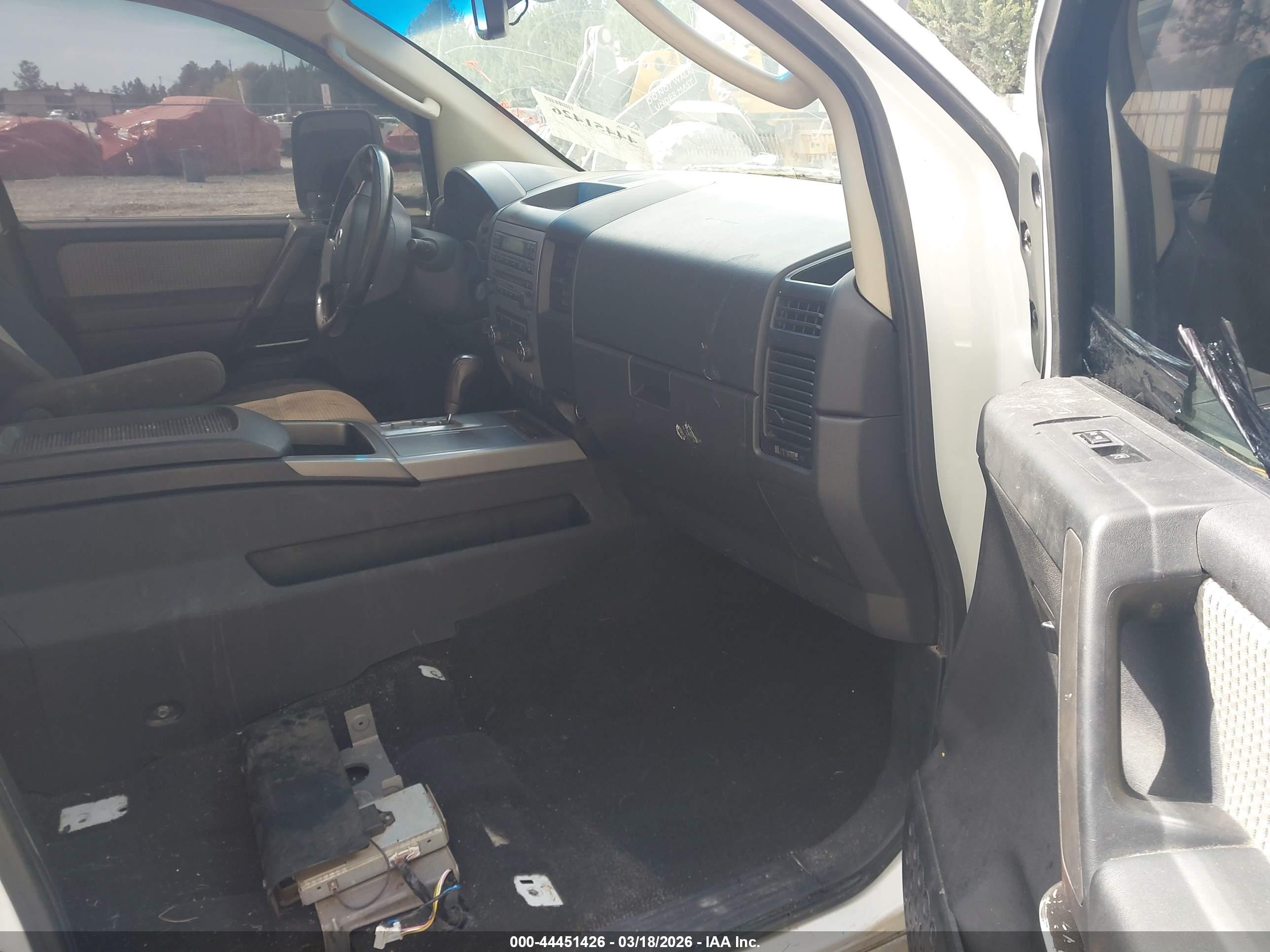 NISSAN TITAN image 5