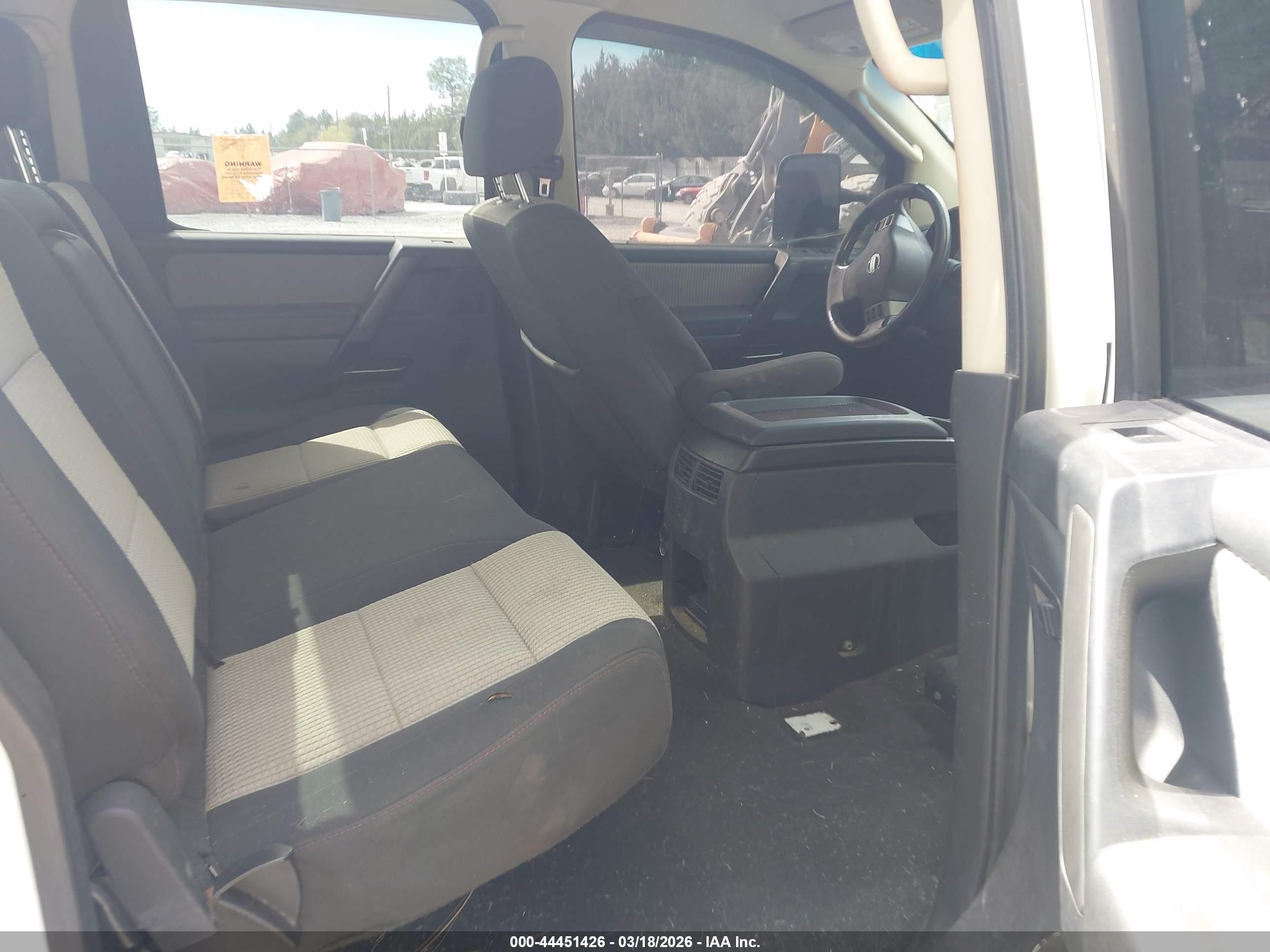 NISSAN TITAN image 8