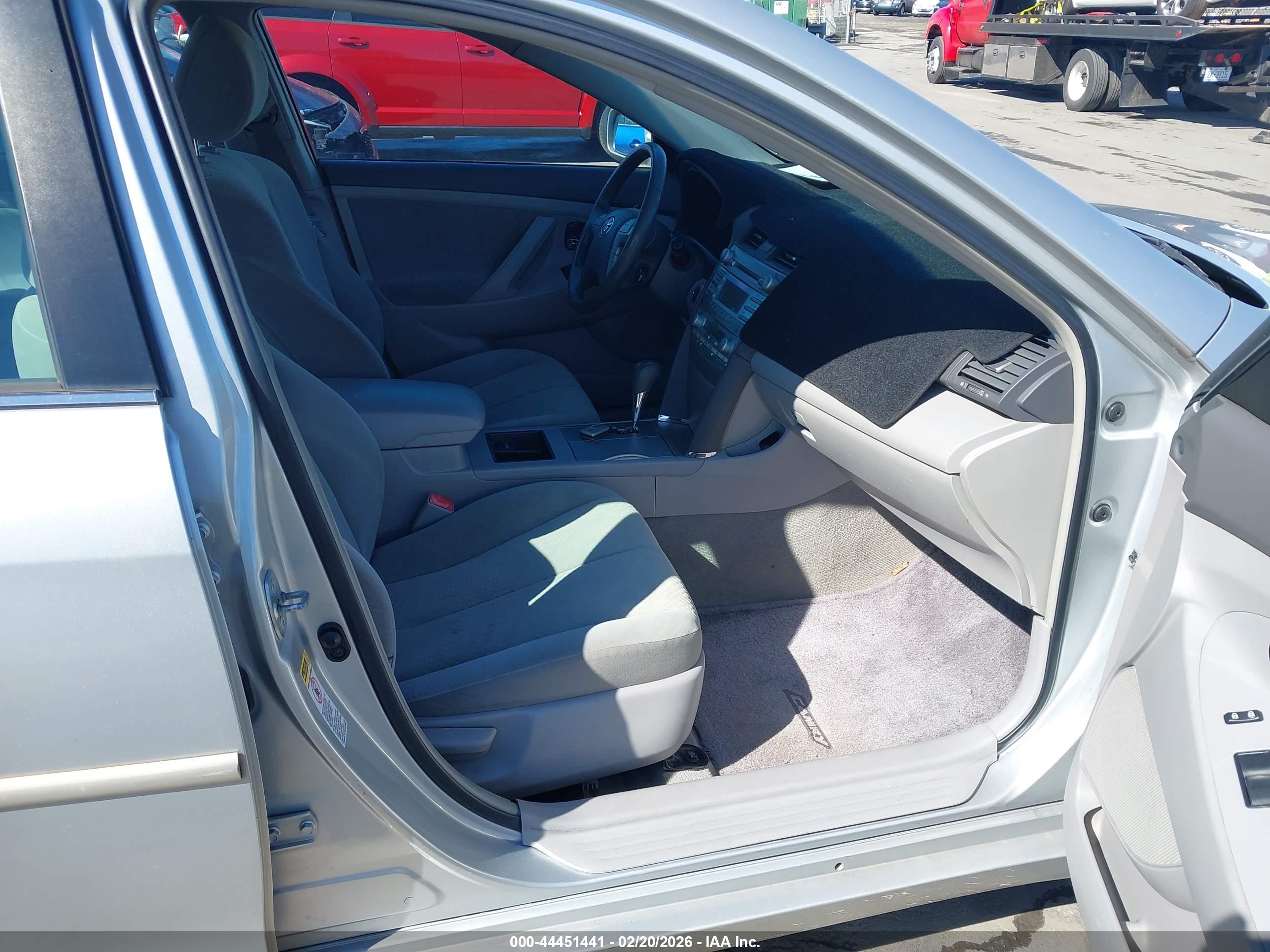 TOYOTA CAMRY image 5