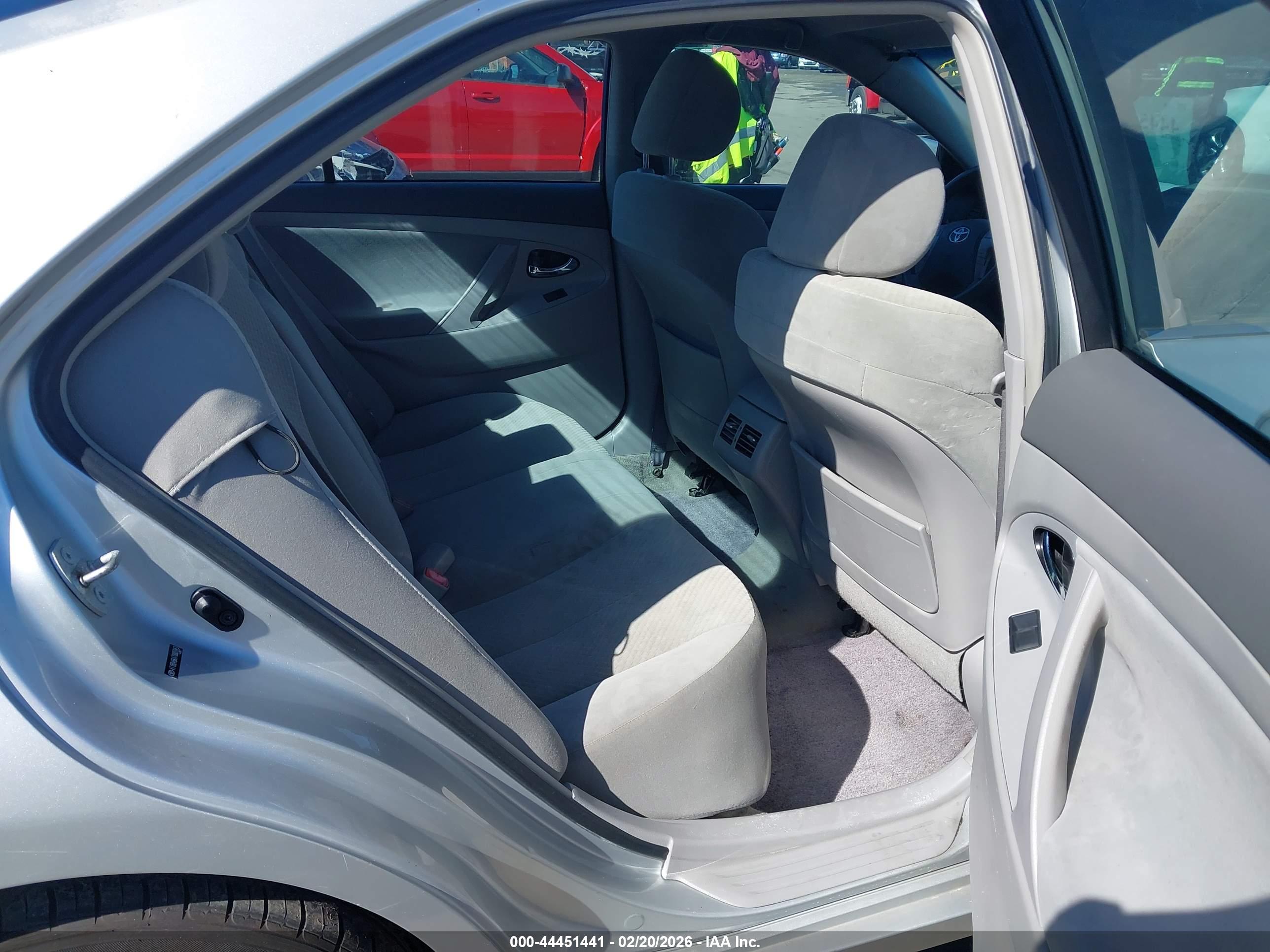 TOYOTA CAMRY image 8