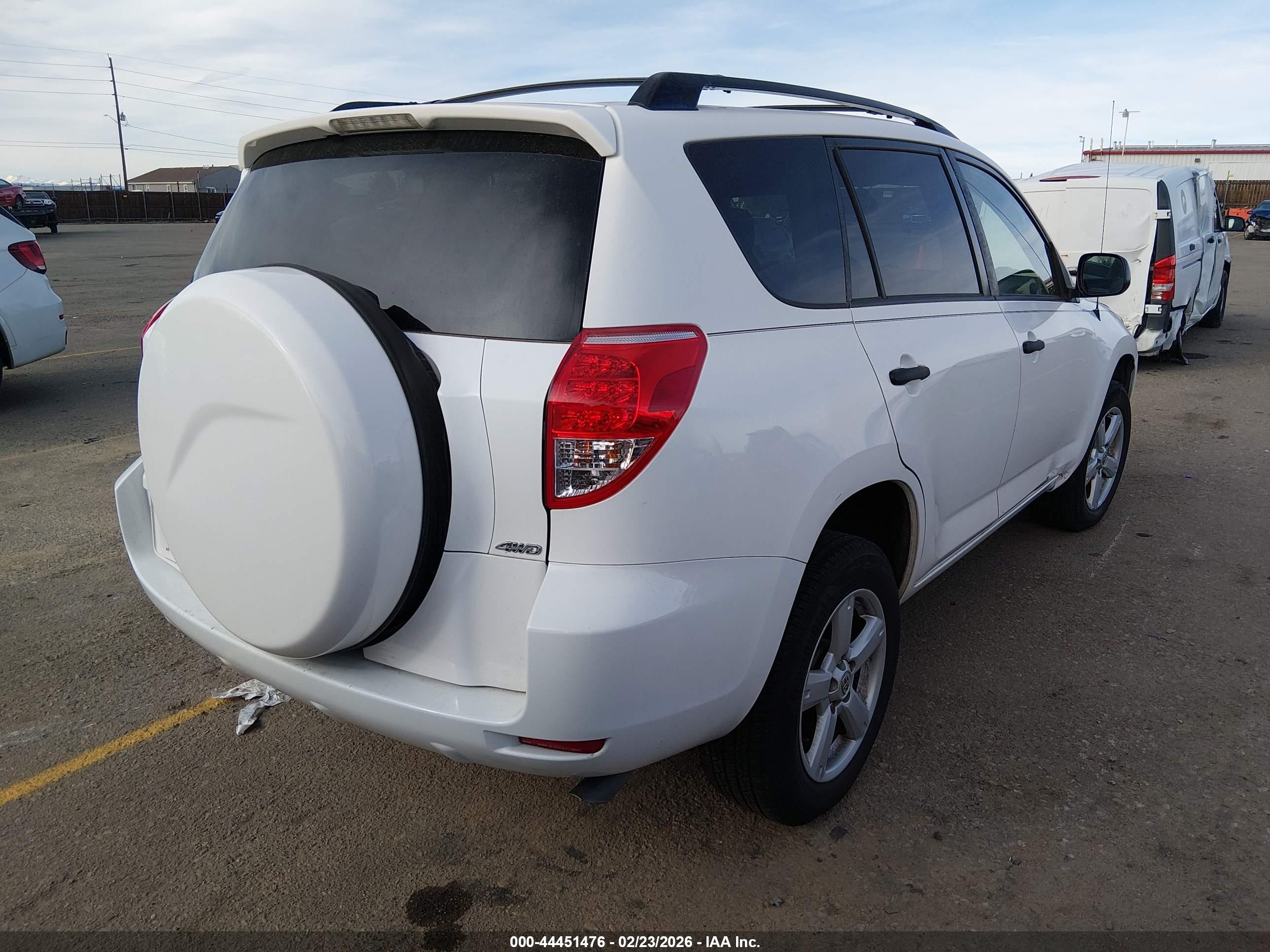 TOYOTA RAV4 image 4