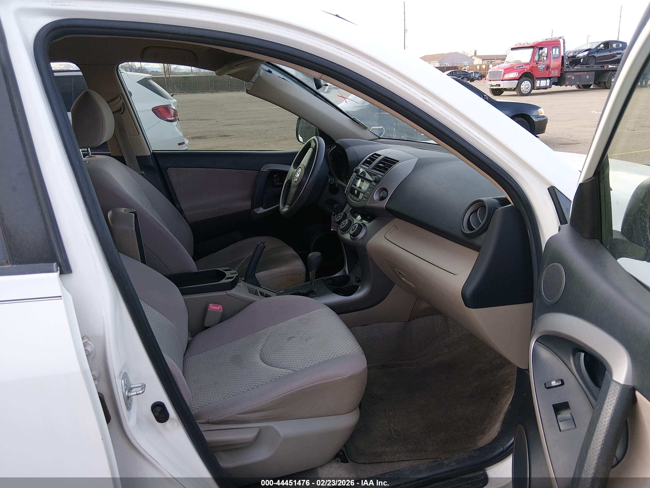 TOYOTA RAV4 image 5