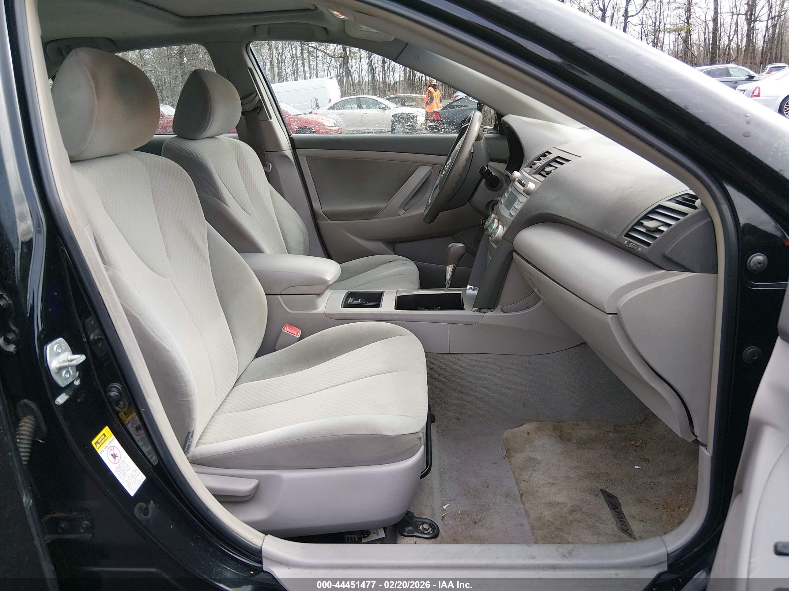 TOYOTA CAMRY image 5