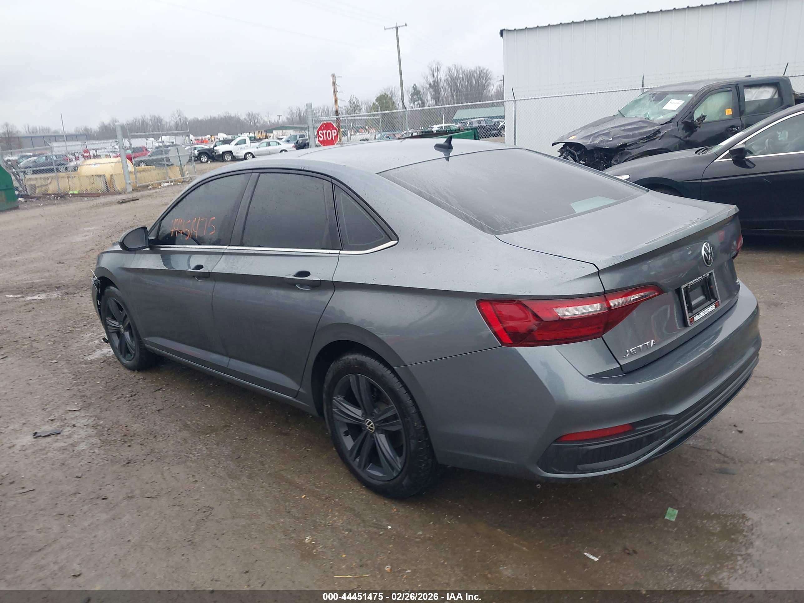 VOLKSWAGEN JETTA image 3