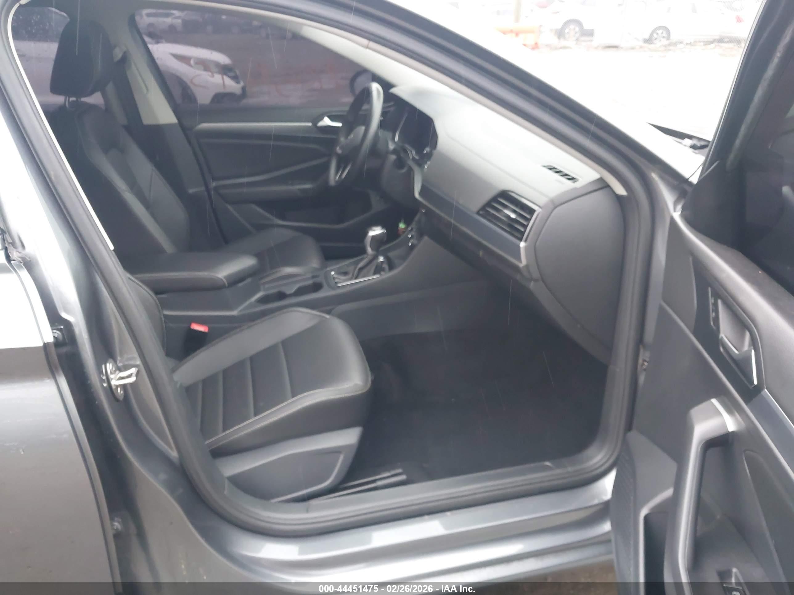 VOLKSWAGEN JETTA image 5