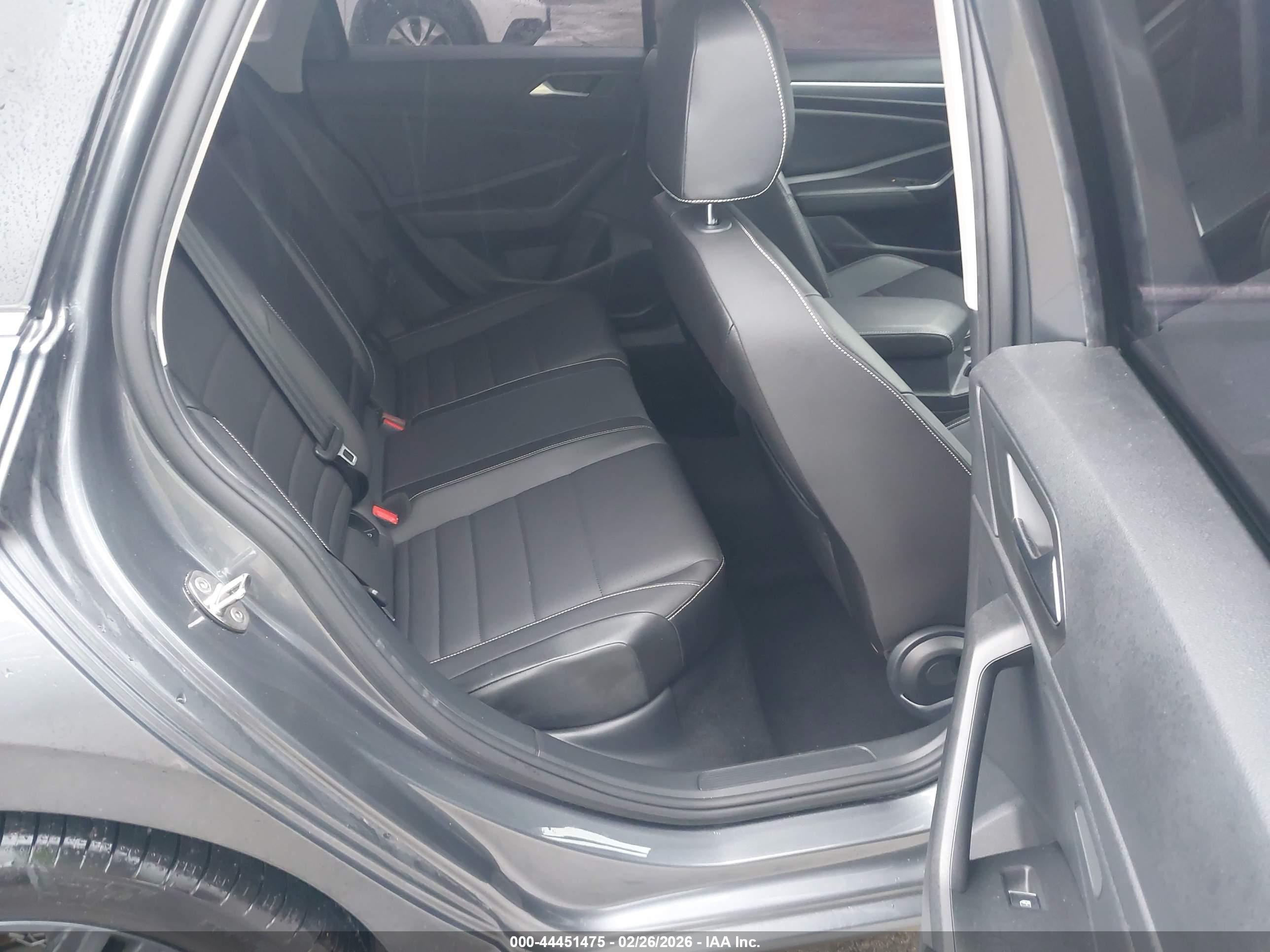 VOLKSWAGEN JETTA image 8