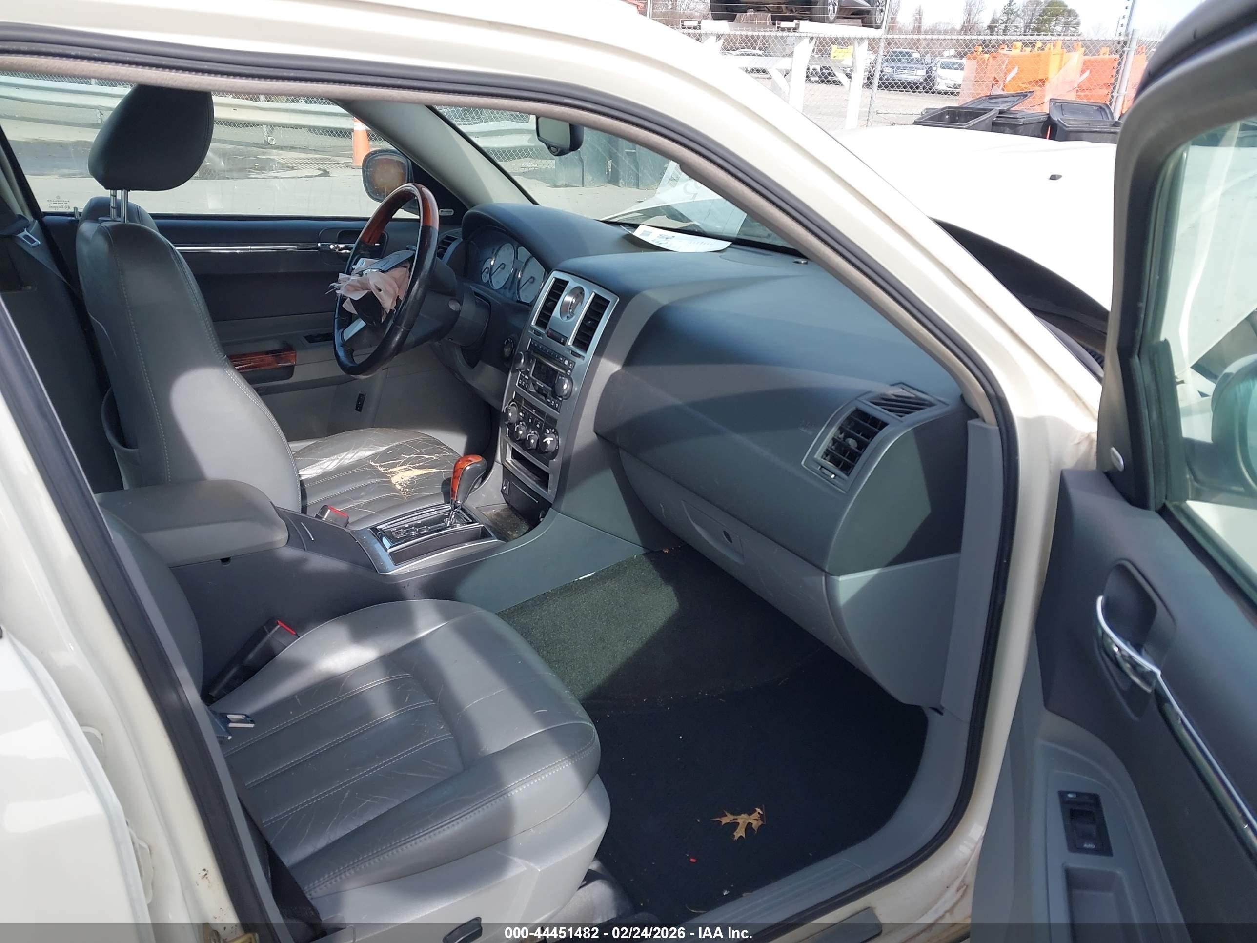 CHRYSLER 300C image 5