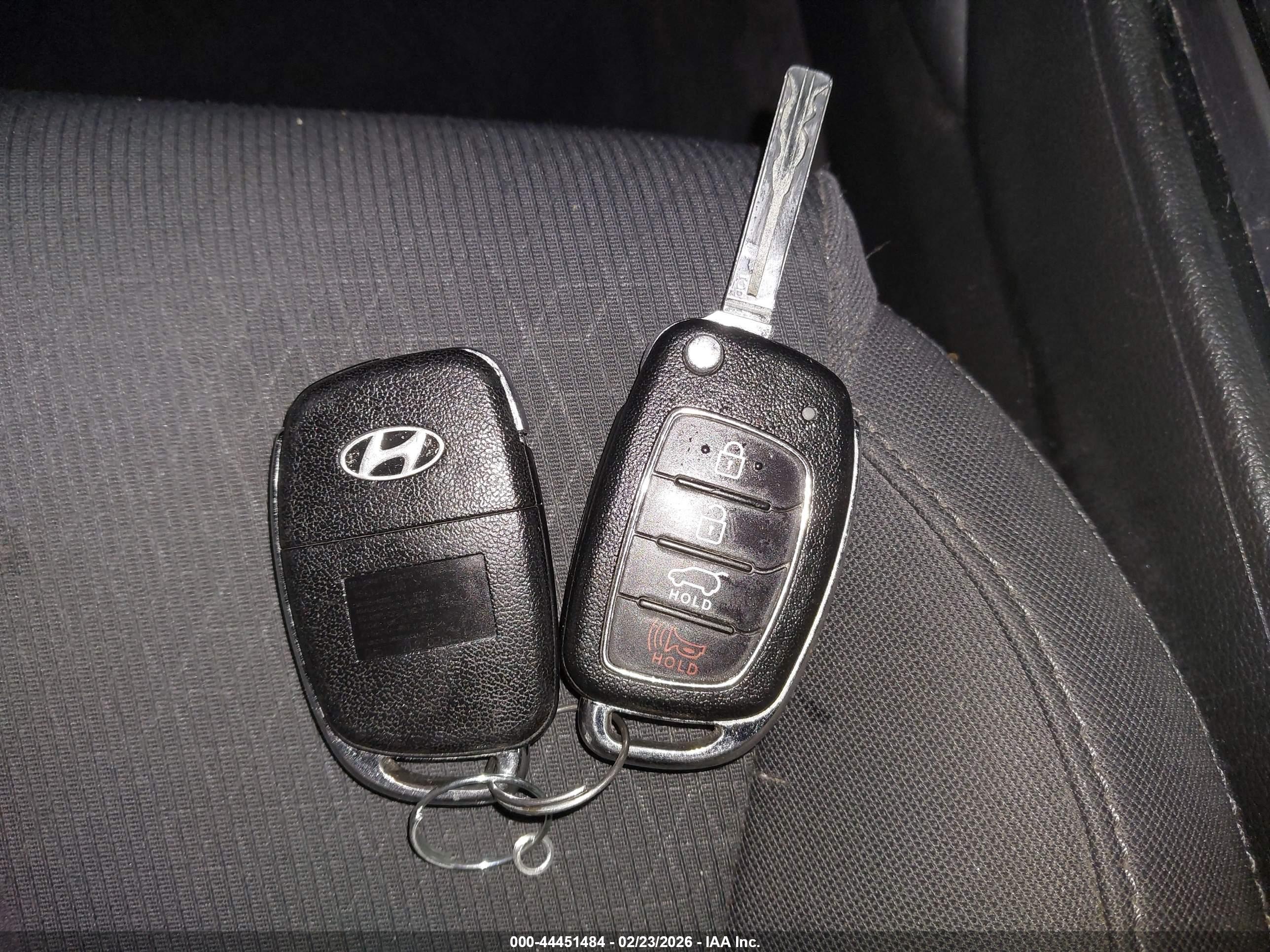 HYUNDAI TUCSON image 11