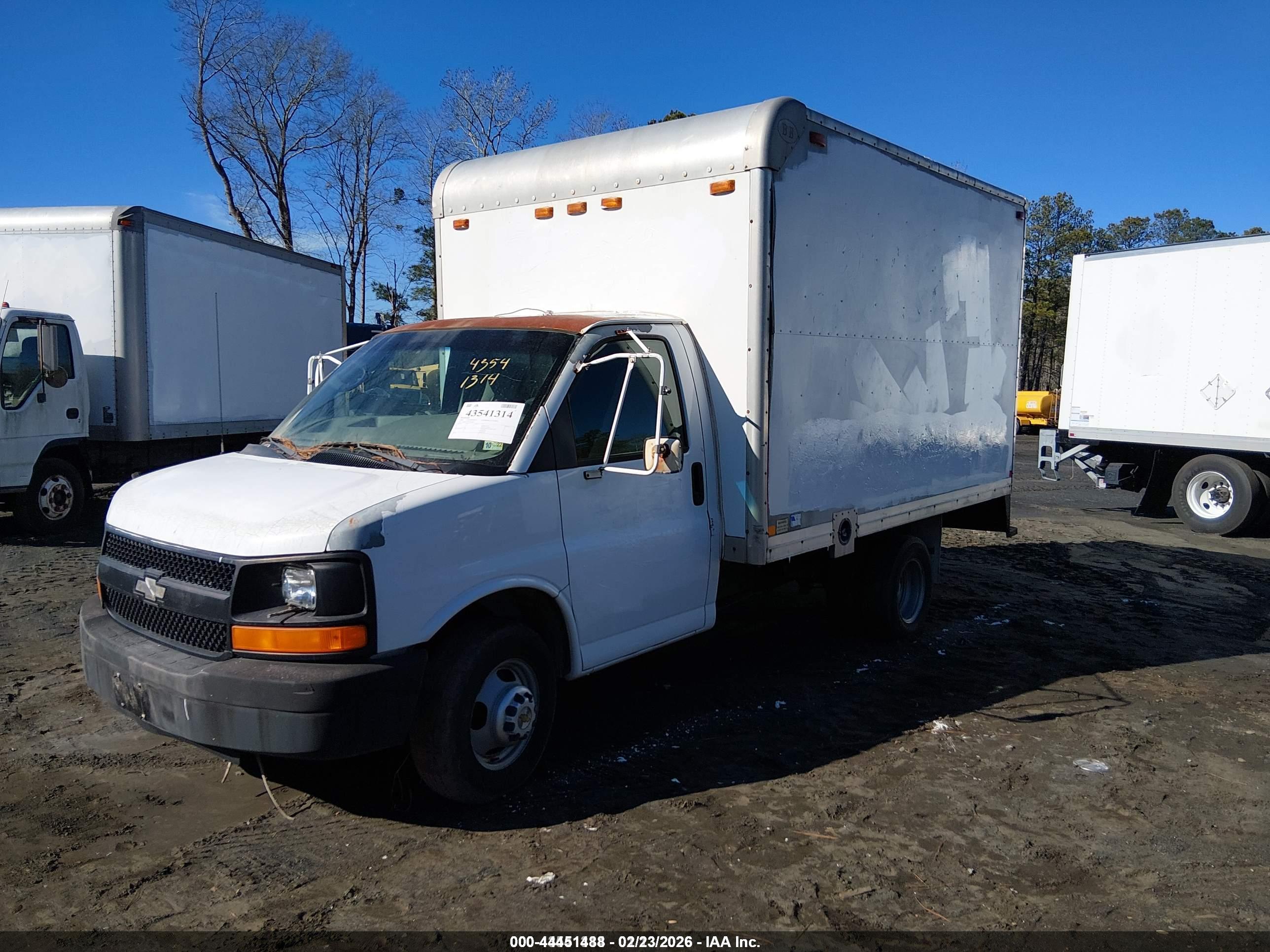 CHEVROLET EXPRESS image 2