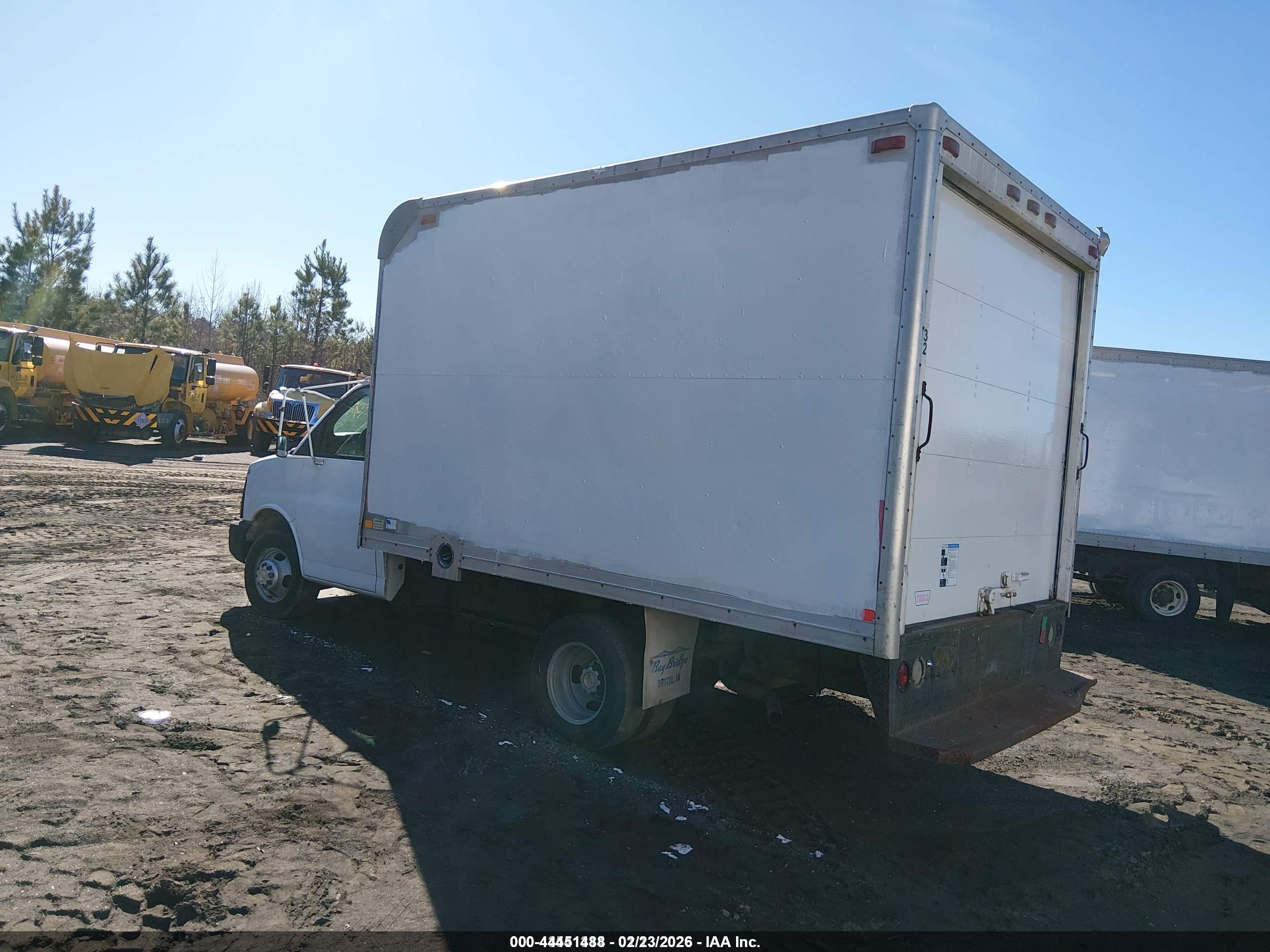 CHEVROLET EXPRESS image 3