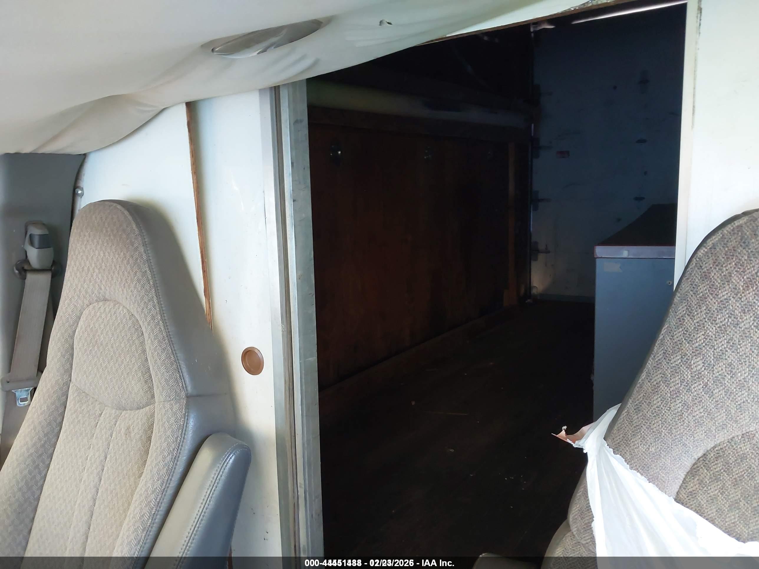 CHEVROLET EXPRESS image 7