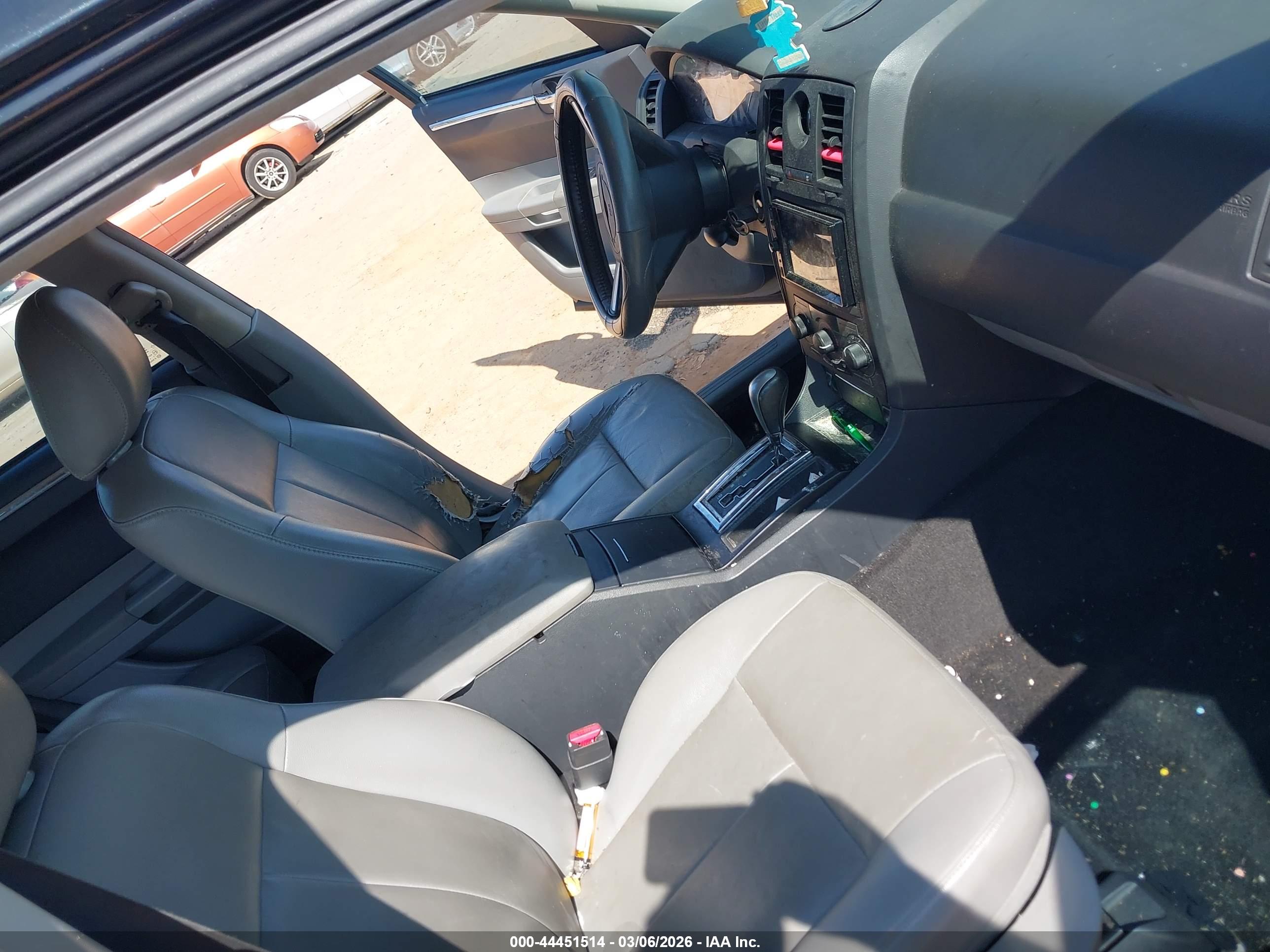 CHRYSLER 300 image 5