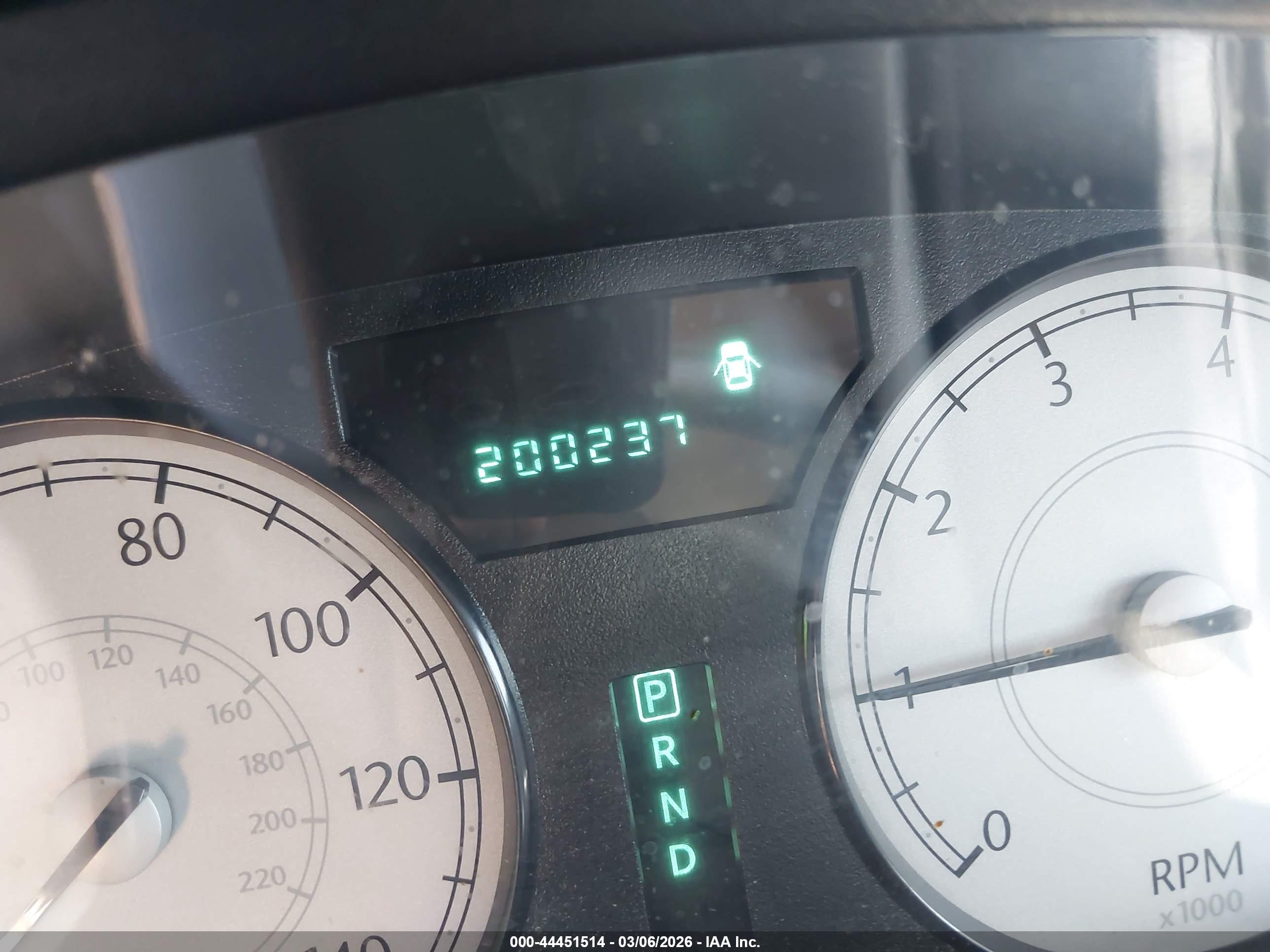 CHRYSLER 300 image 7