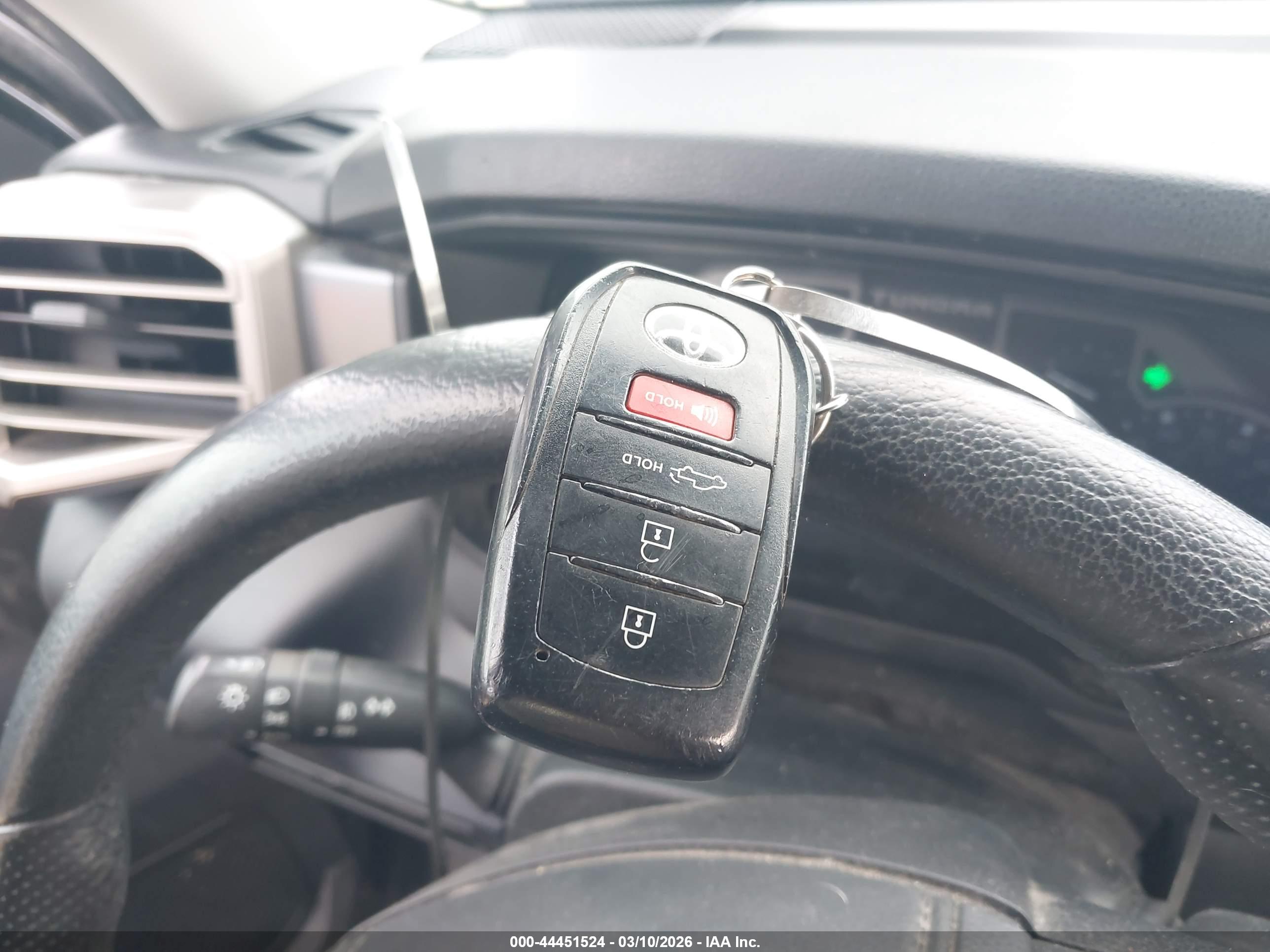 TOYOTA TUNDRA image 11