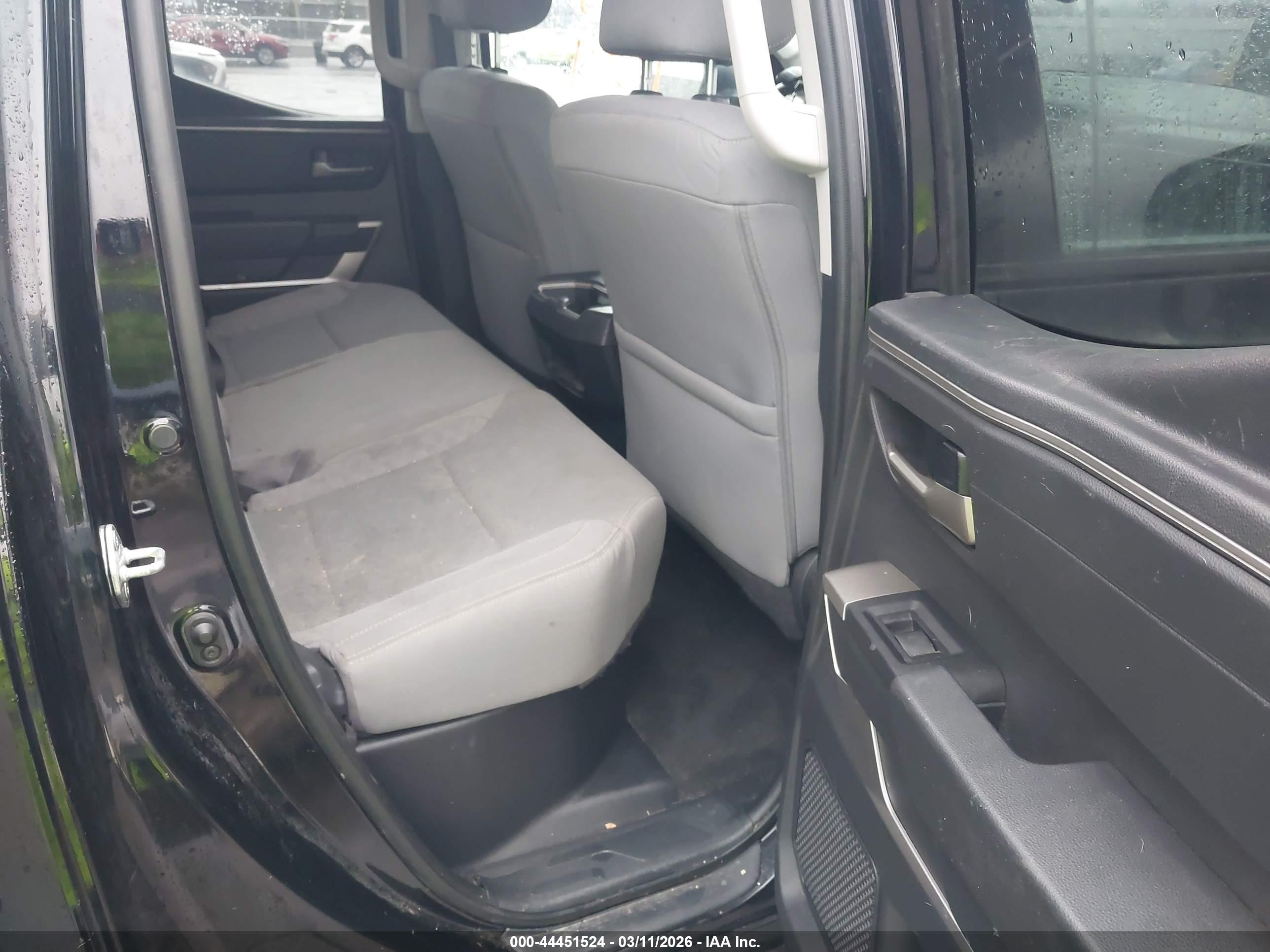 TOYOTA TUNDRA image 8