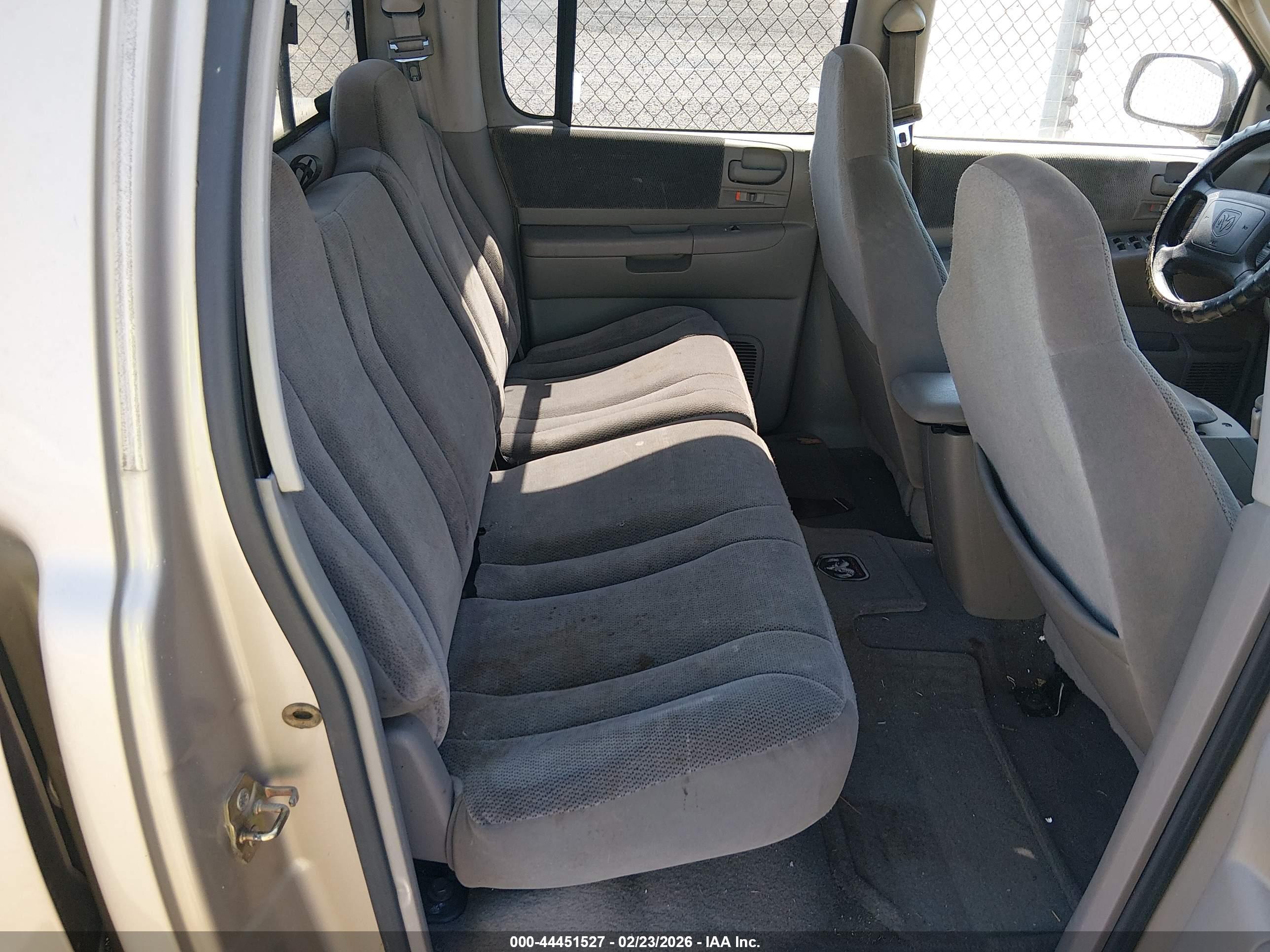 DODGE DAKOTA image 8